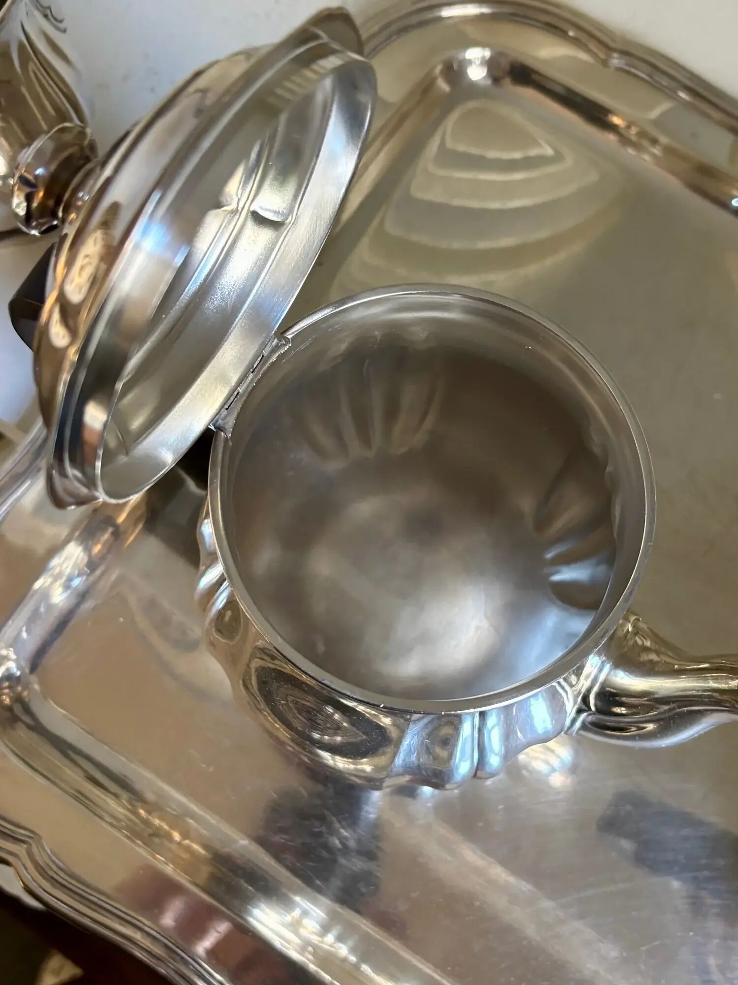 Ercuis 5-piece tea and coffee service in silver-plated metal.