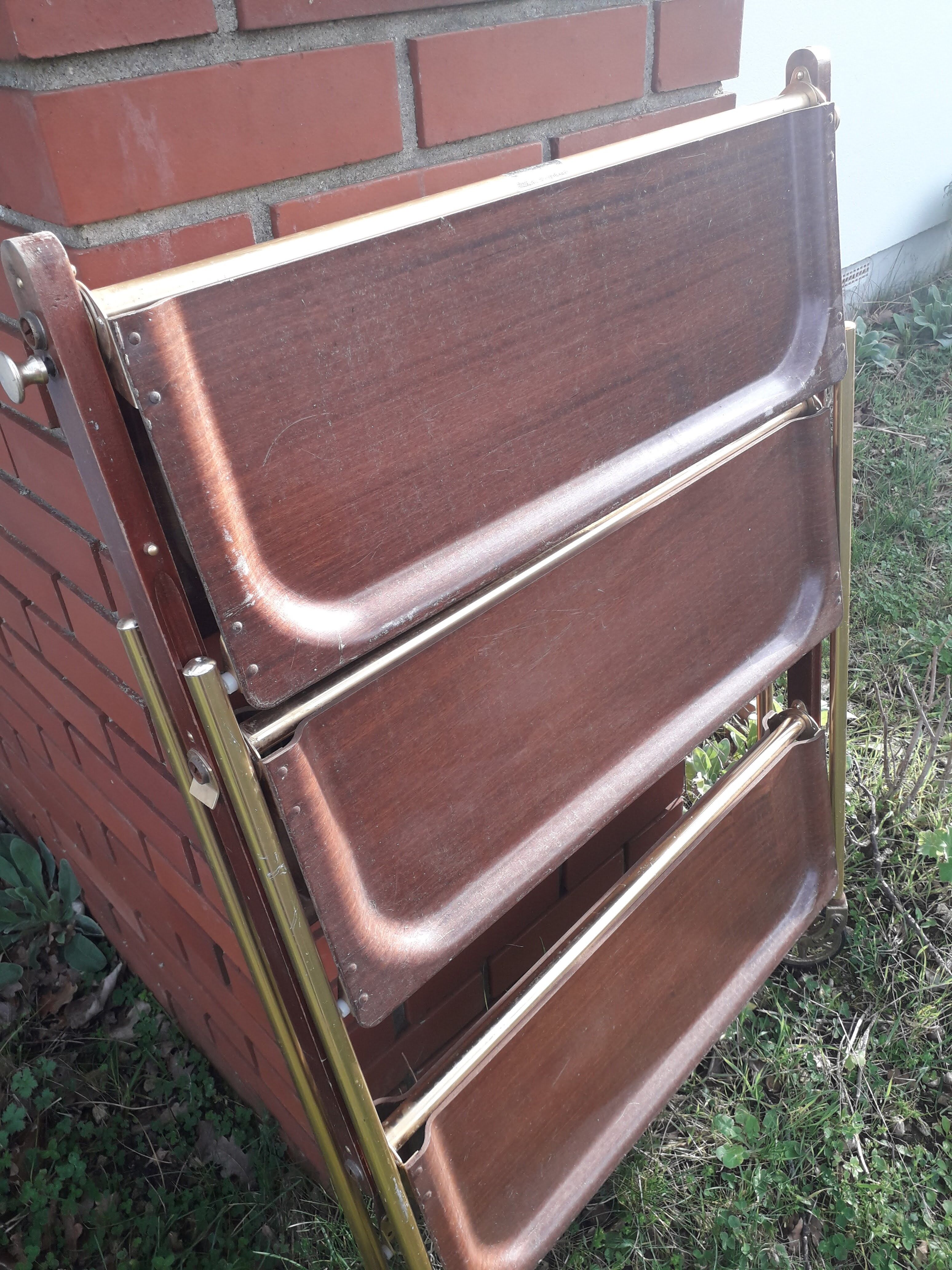 Textable folding rolling table