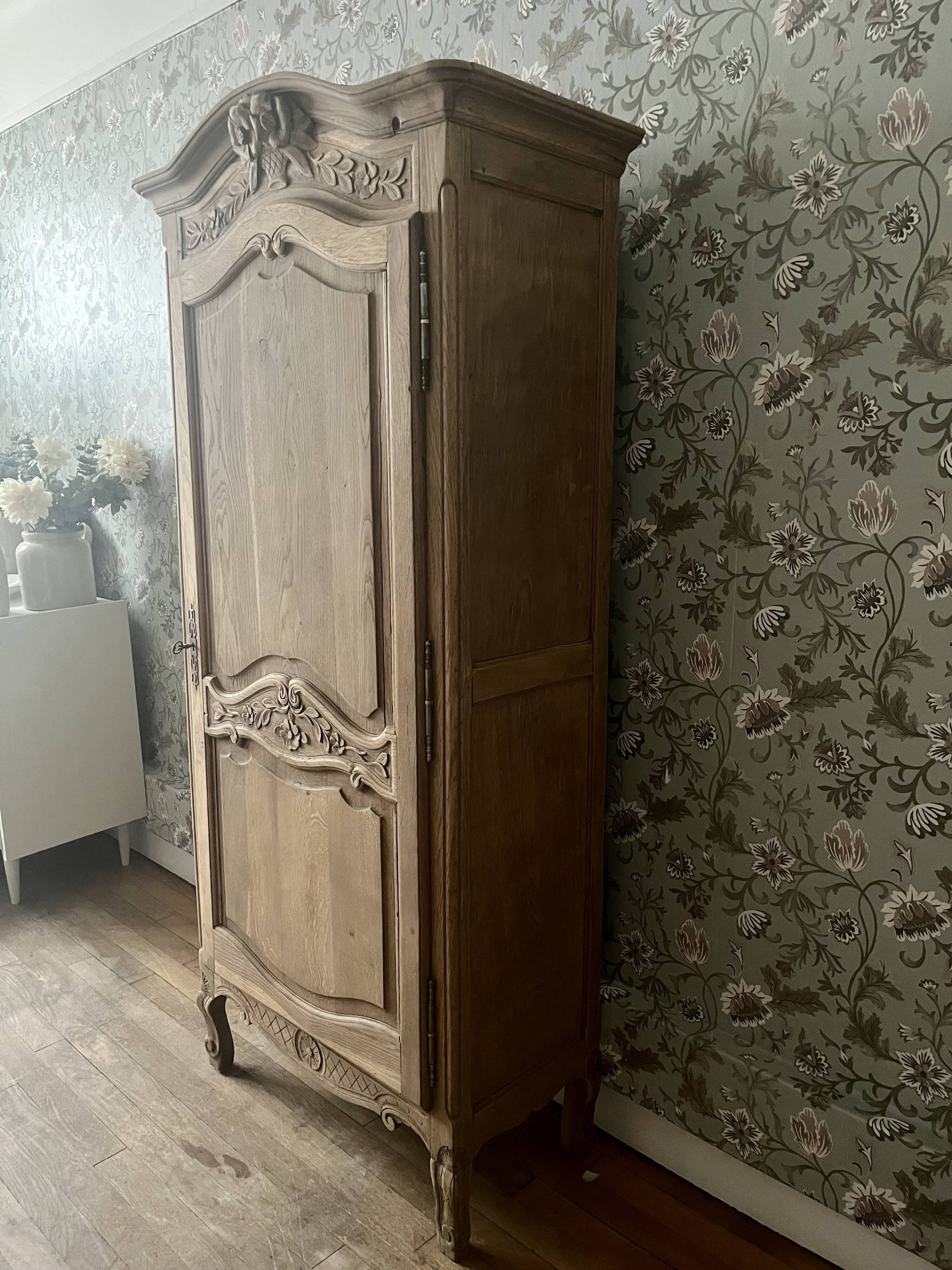 Armoire bonnetière en chêne (rénovée)