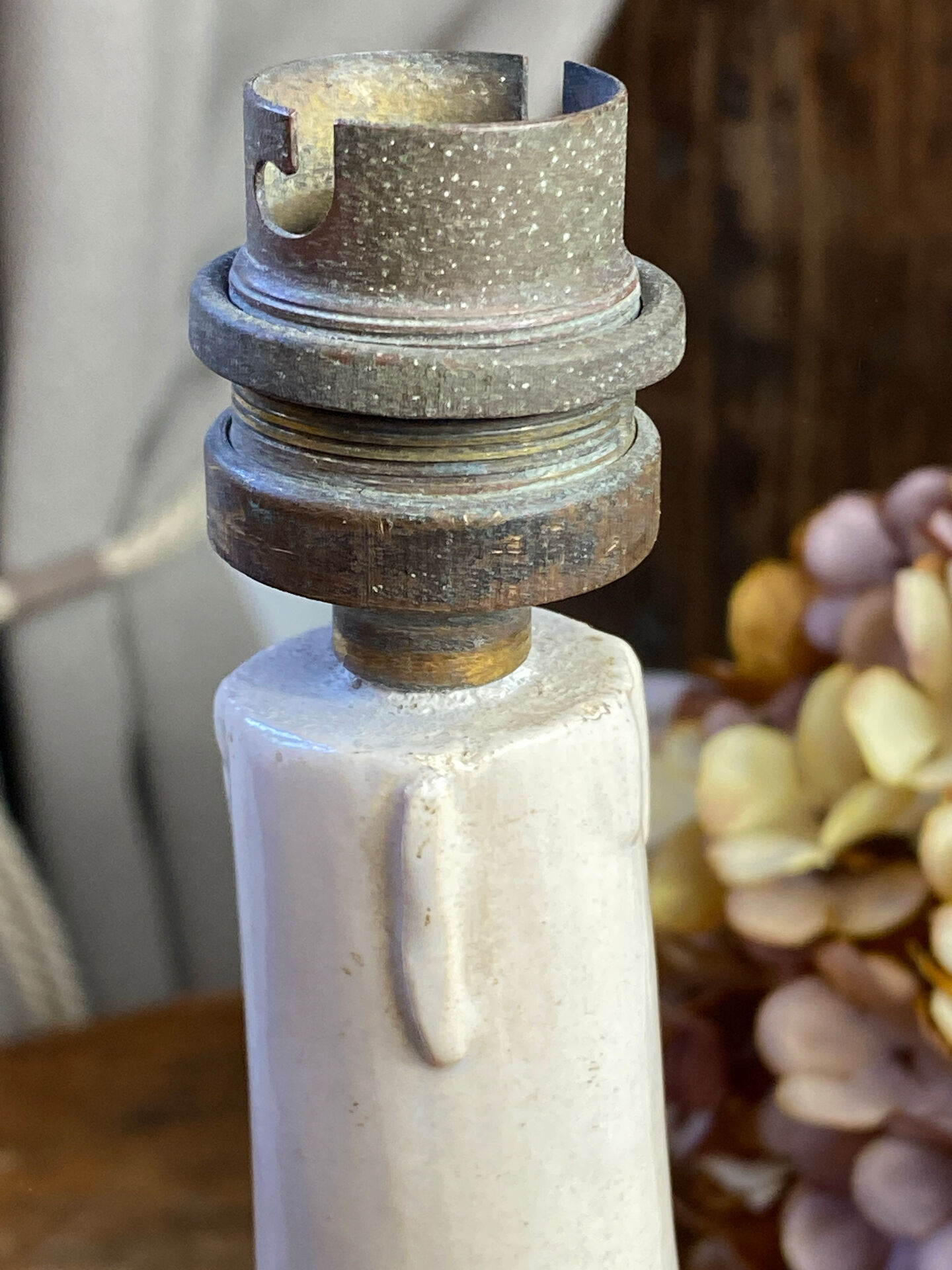 Candle holder-style lamp made entirely of ceramic.