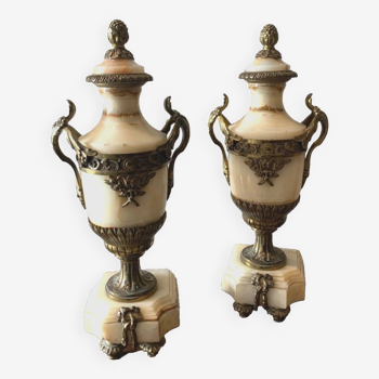 Pair of covered vases in alabaster and bronze in the Napoleon III style 20th century