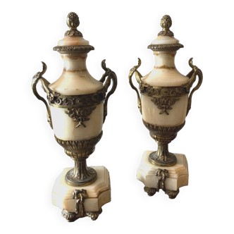 Pair of covered vases in alabaster and bronze in the Napoleon III style 20th century
