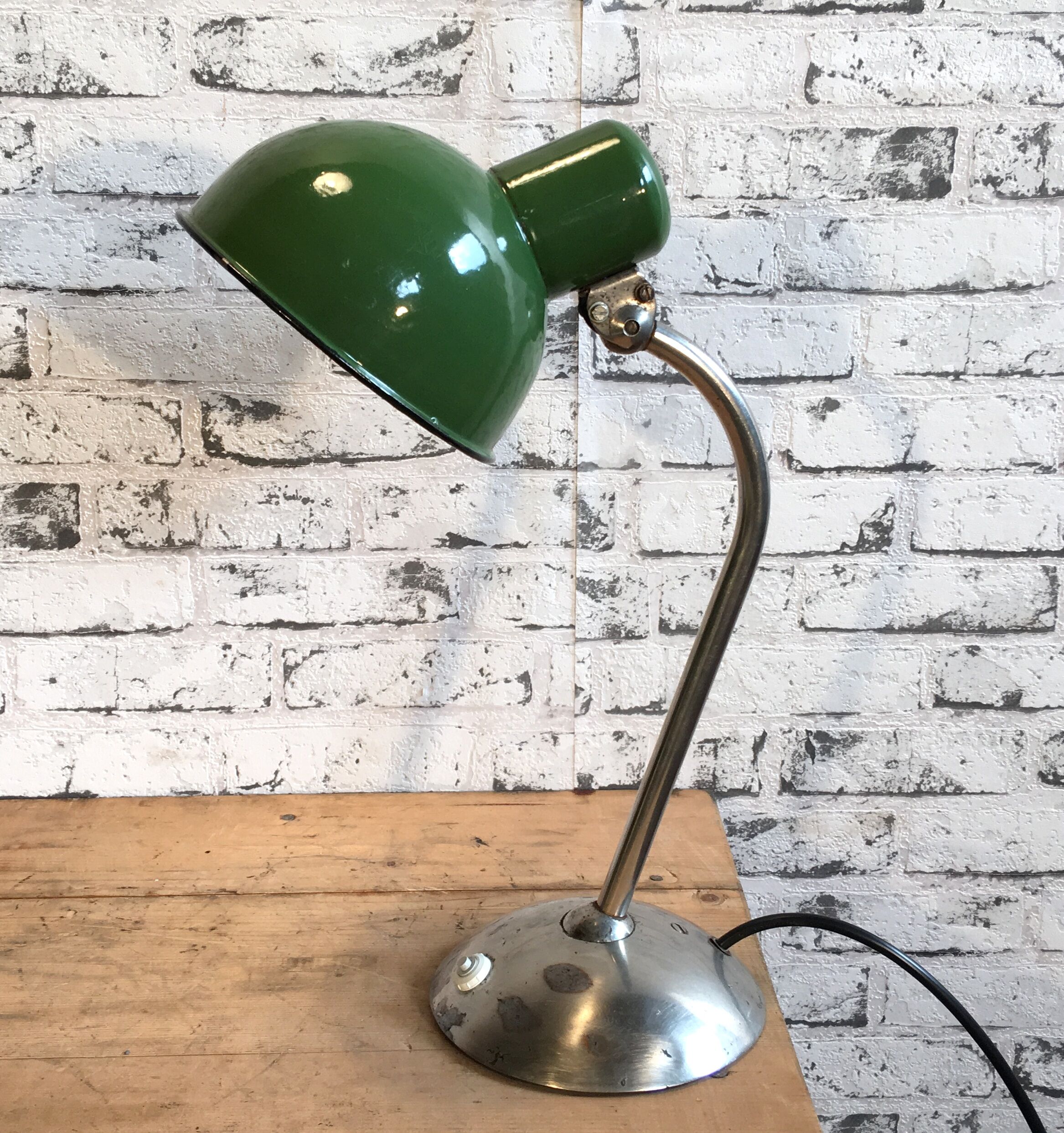 Vintage Industrial Green Enamel Desk Lamp, 1930s