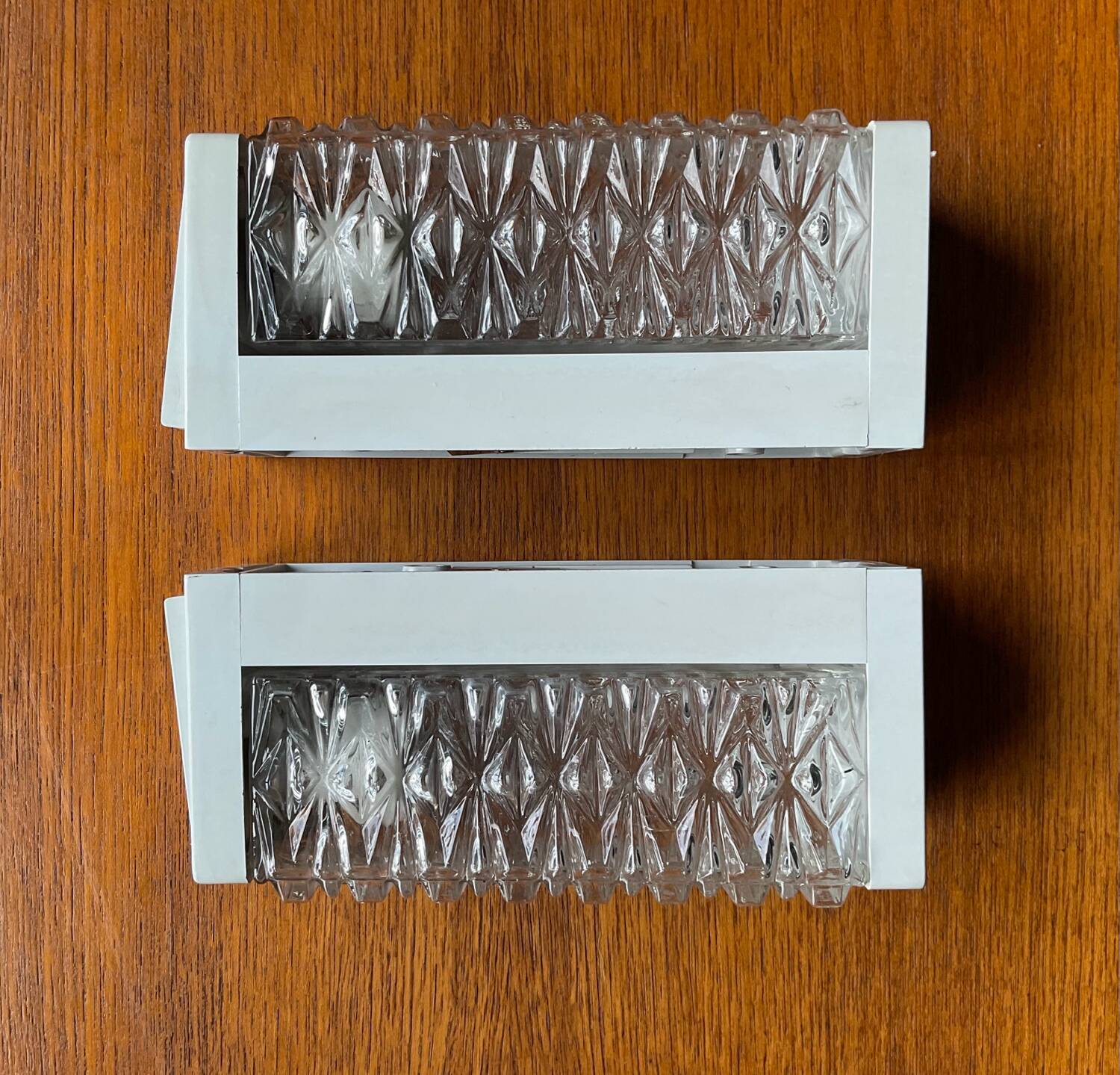 Paire d’appliques Erco en verre moulé années 70