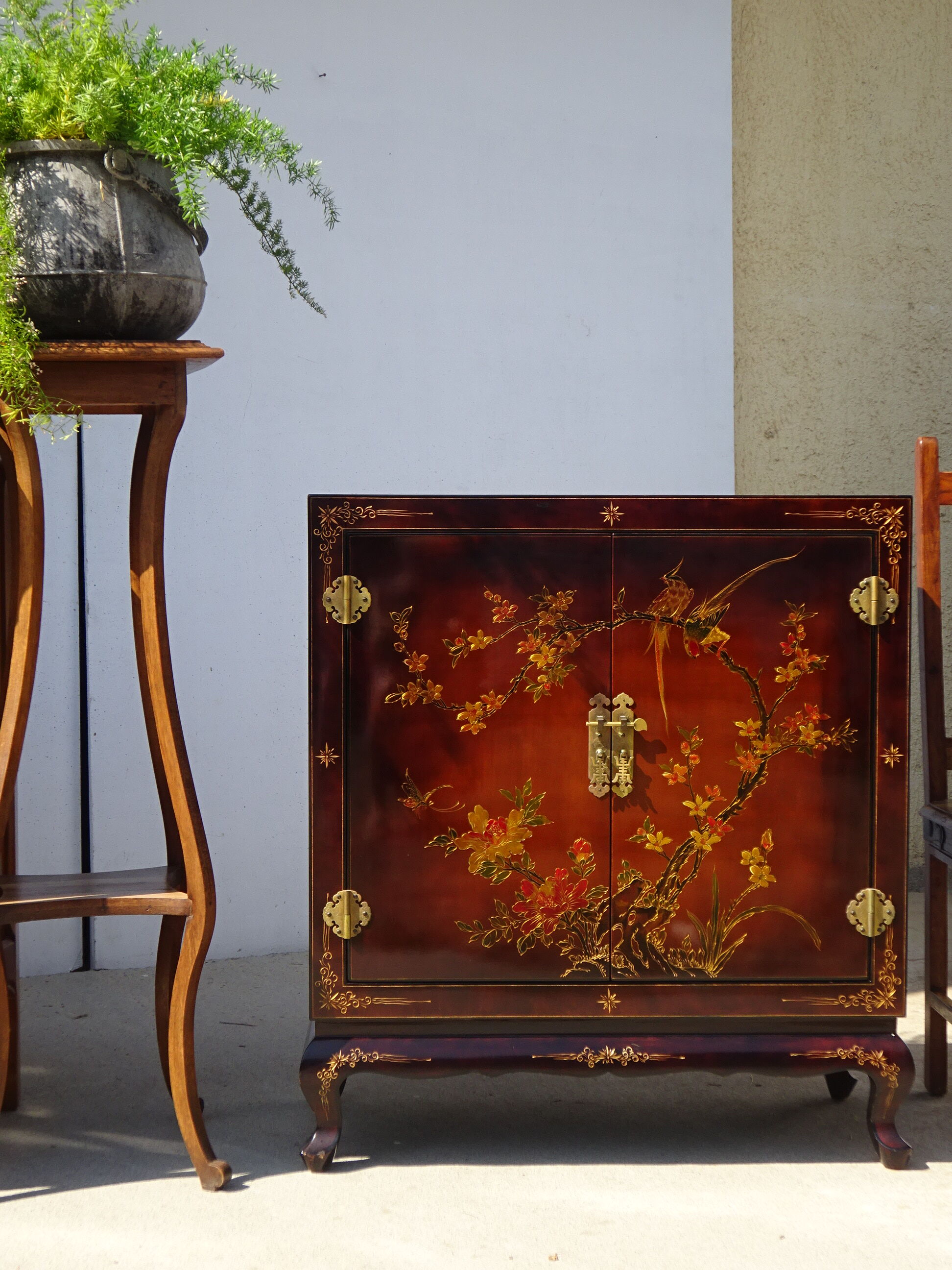 2-door sideboard, painting flowers and birds