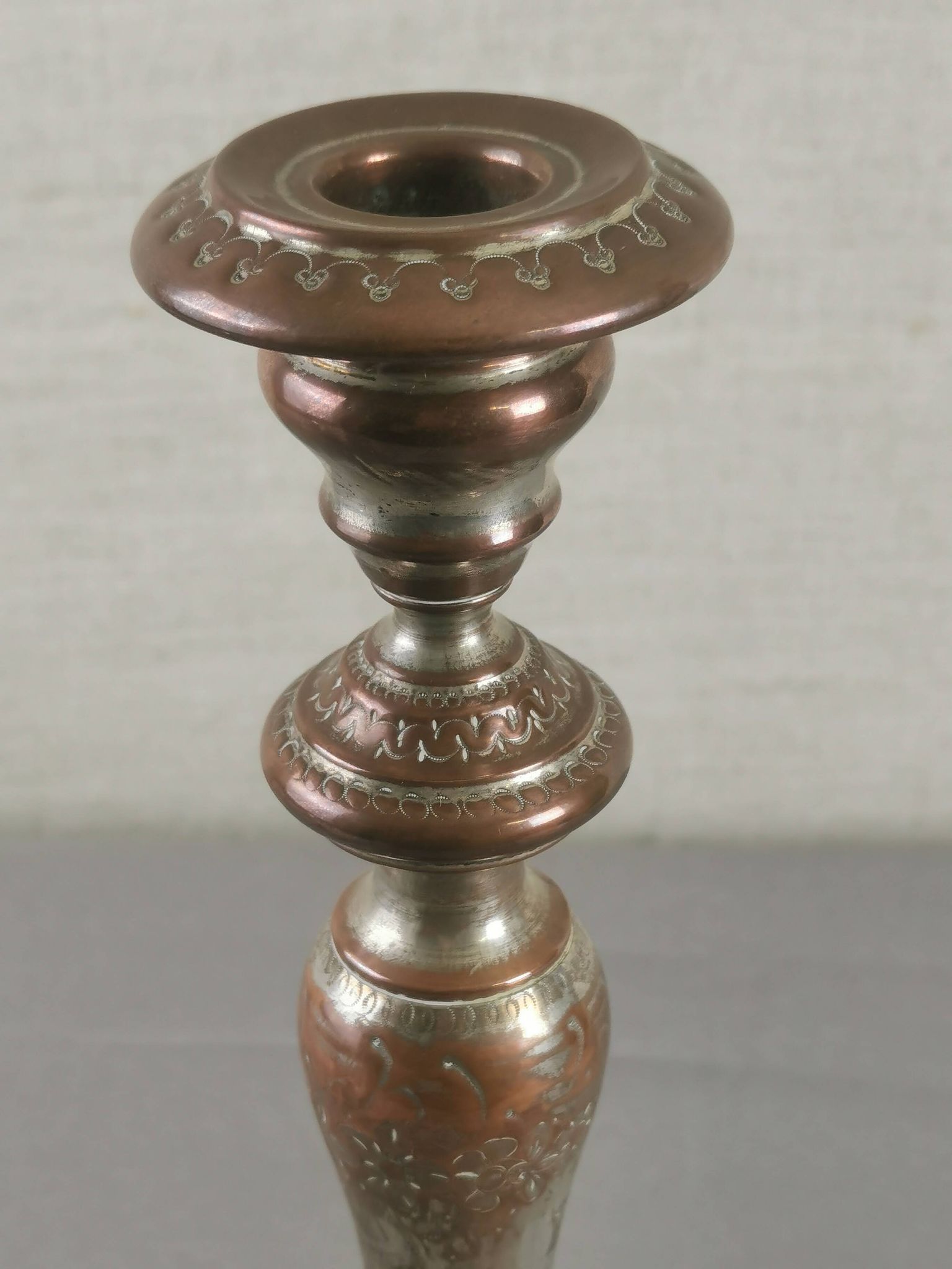 PAIRE DE BOUGEOIRS ANCIENS