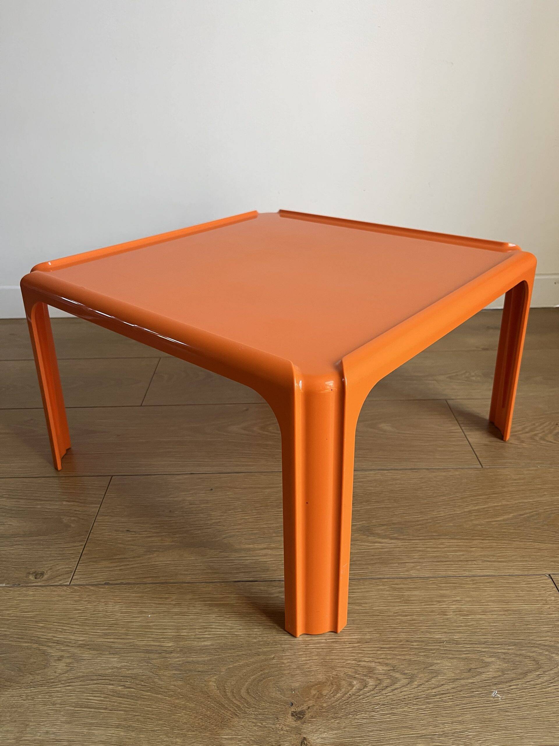 Table basse orange prisunic par marc berthier 1972