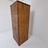 Armoire d'apothicaire ou d'archives industrielle hollandaise en chêne, vers 1900