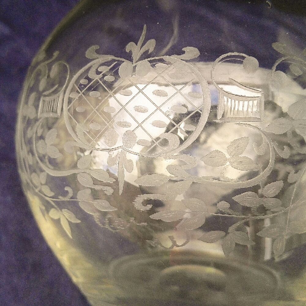Chiseled glass decanter decoration foliage 50's vintage