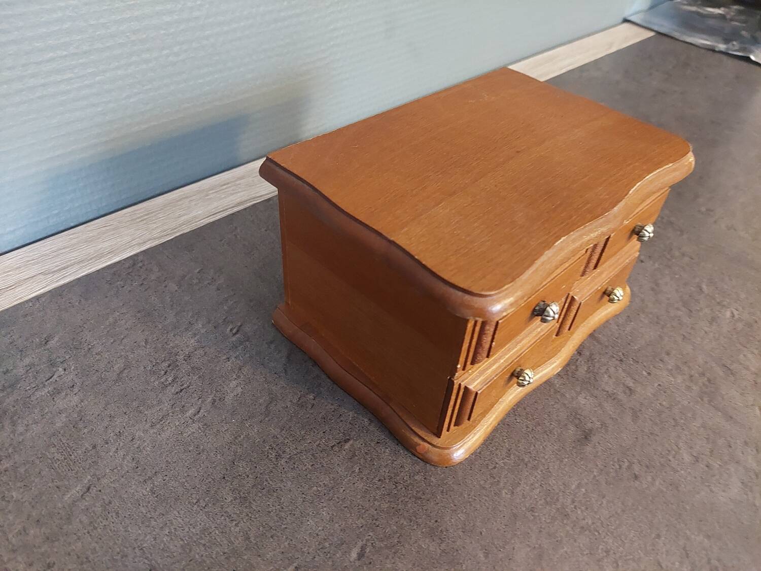 Wooden jewelry box