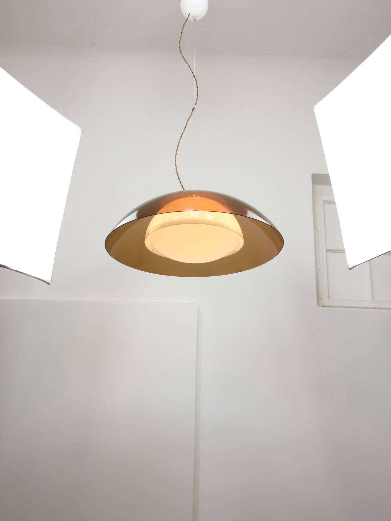 Lampe Space Age en forme d'ovni marron rare de Guzzini, années 1970