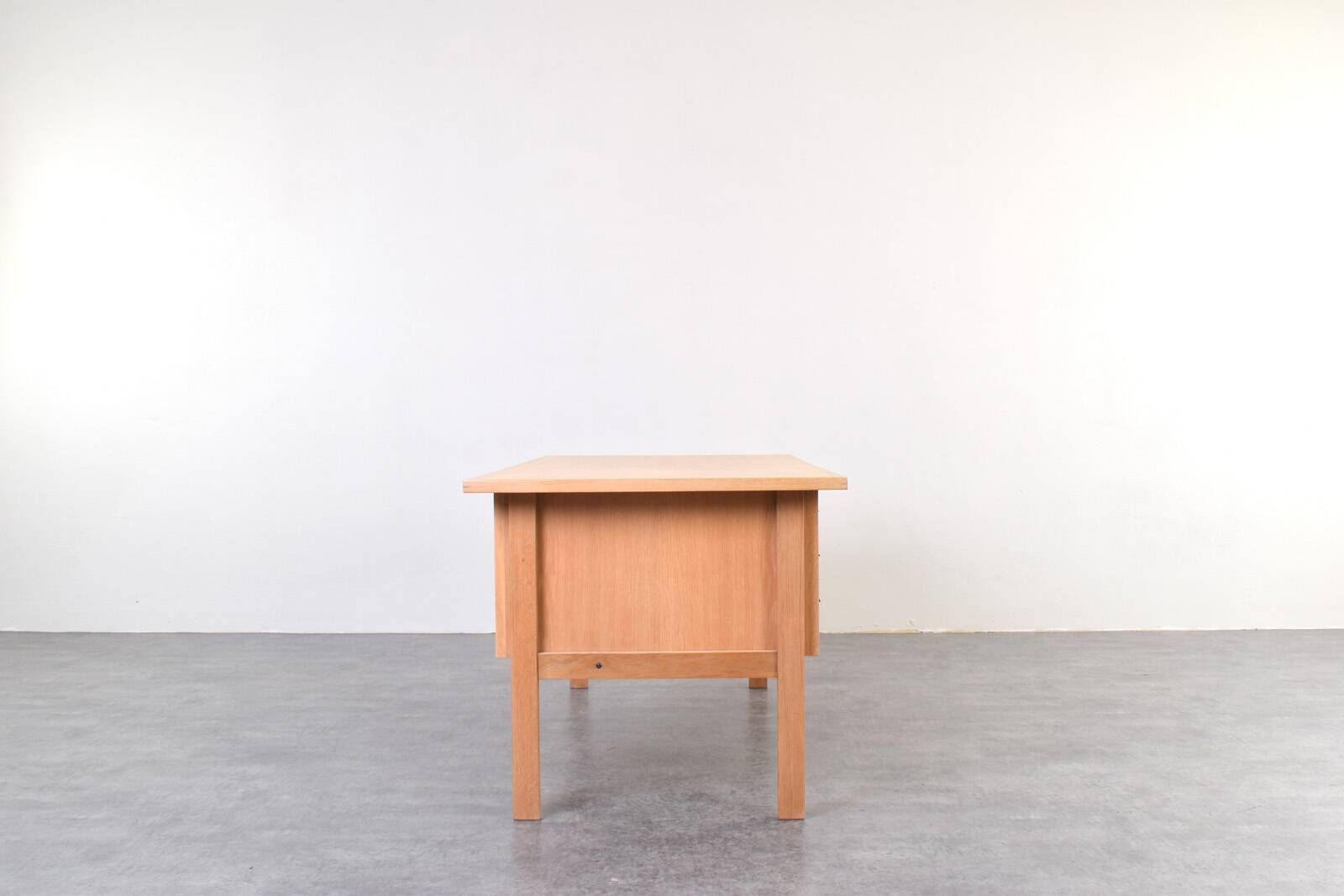 Mid-Century Oak Desk by Svend Åge Madsen for Sigurd Hansen, 1960s.