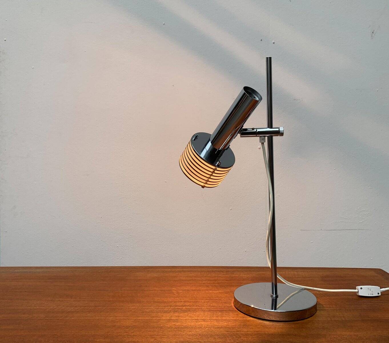 Lampe de table à lames chromées de l’ère spatiale
