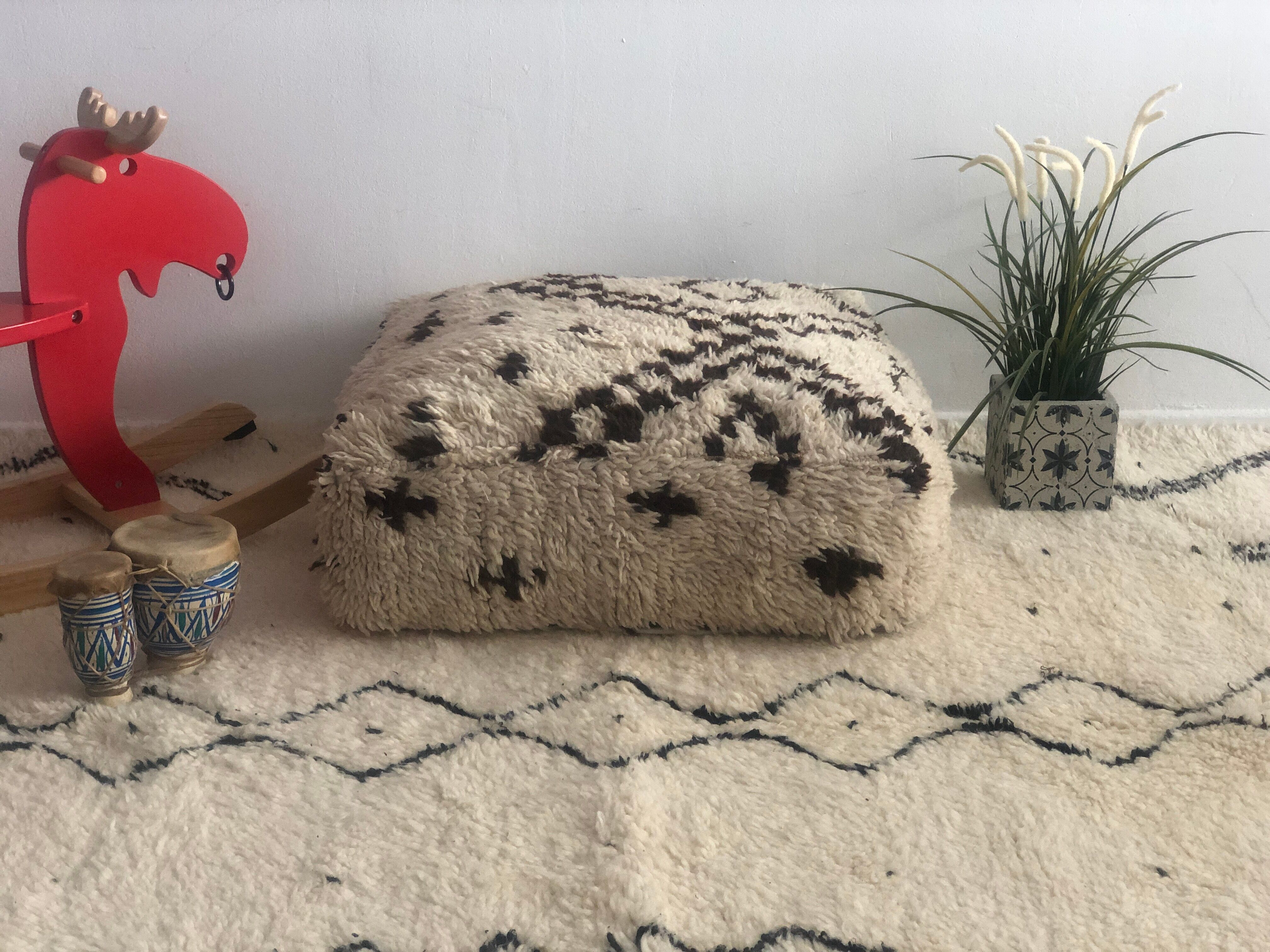 Vintage carpet pouf "Beni Ouarain"