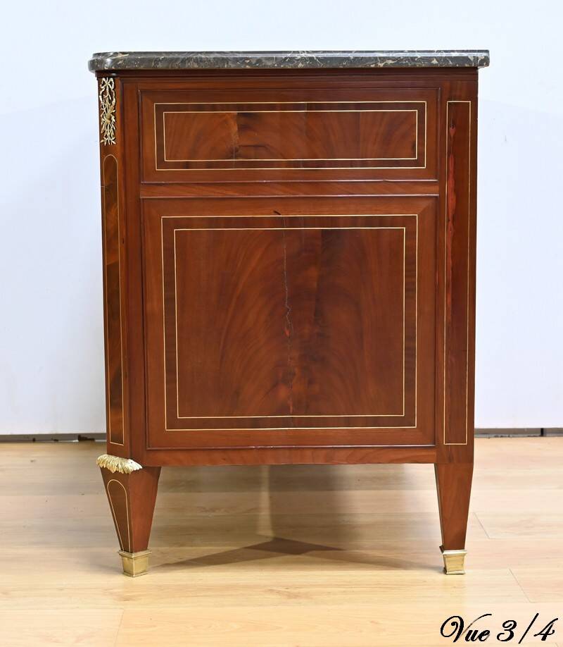 Rare mahogany commode, Louis XVI period – 2nd half of the 18th century.