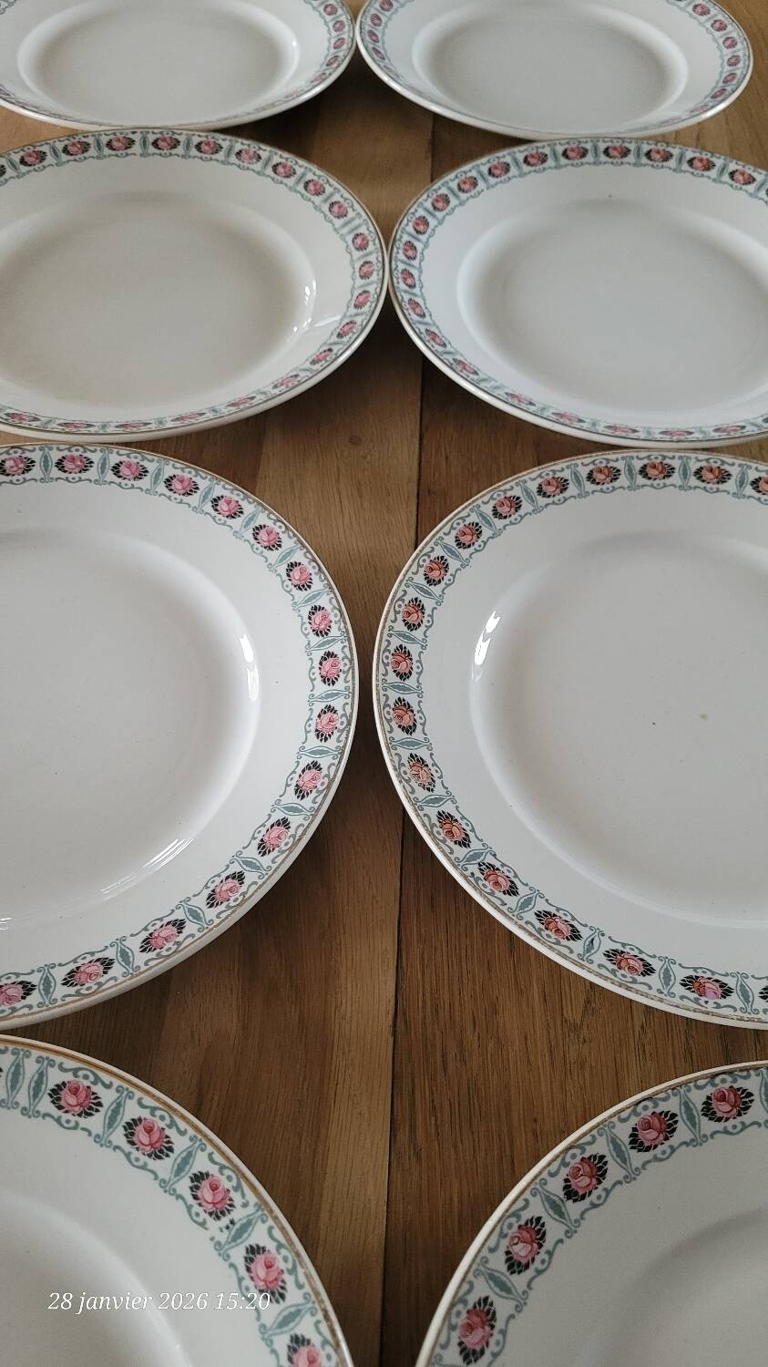 8 antique flat plates from Sté Céramique Maestricht