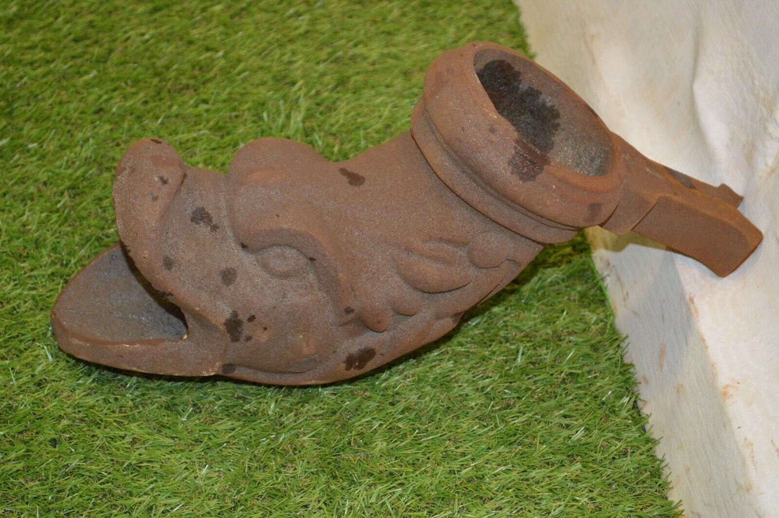 Cast iron gutter descent