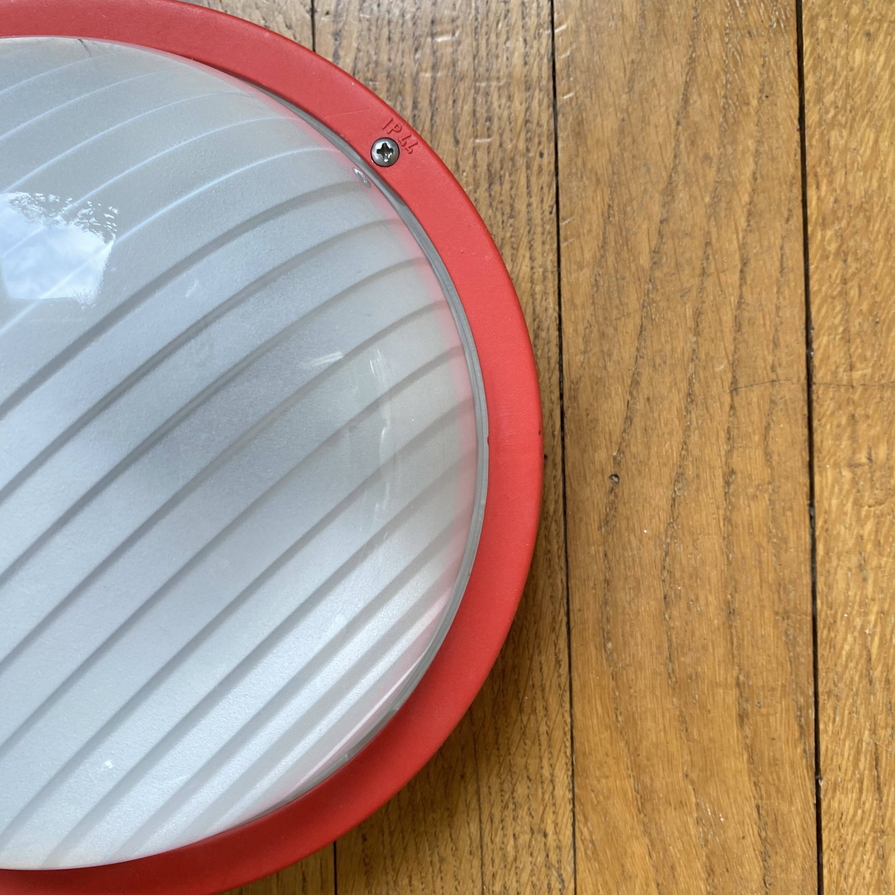 Round glass wall-mounted ceiling light porthole Prisma model Eko red.