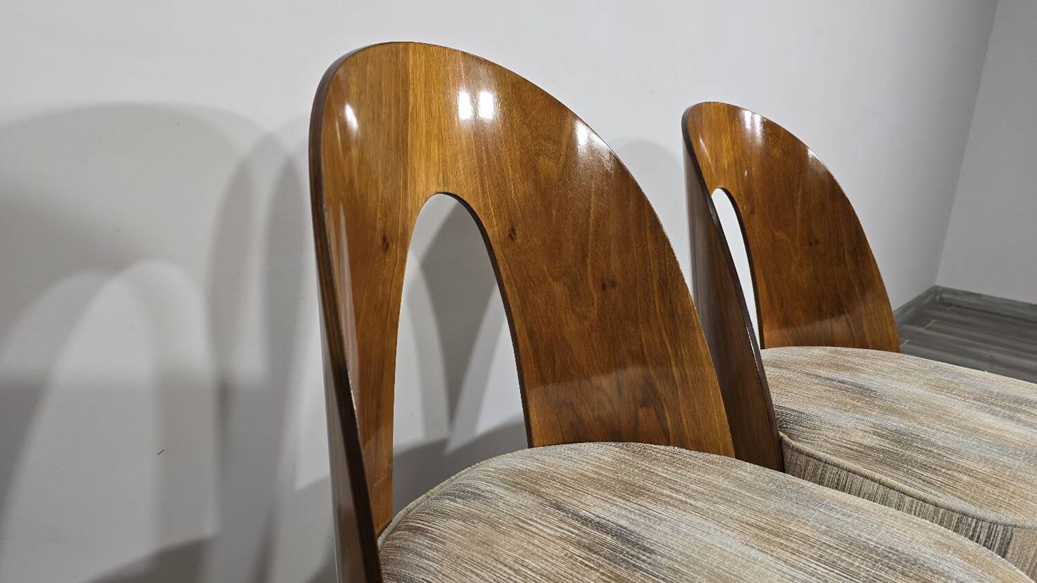 Paire de chaises de salle à manger par Antonin Suman, années 1960