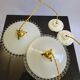 Duo de suspensions en opaline dentelée