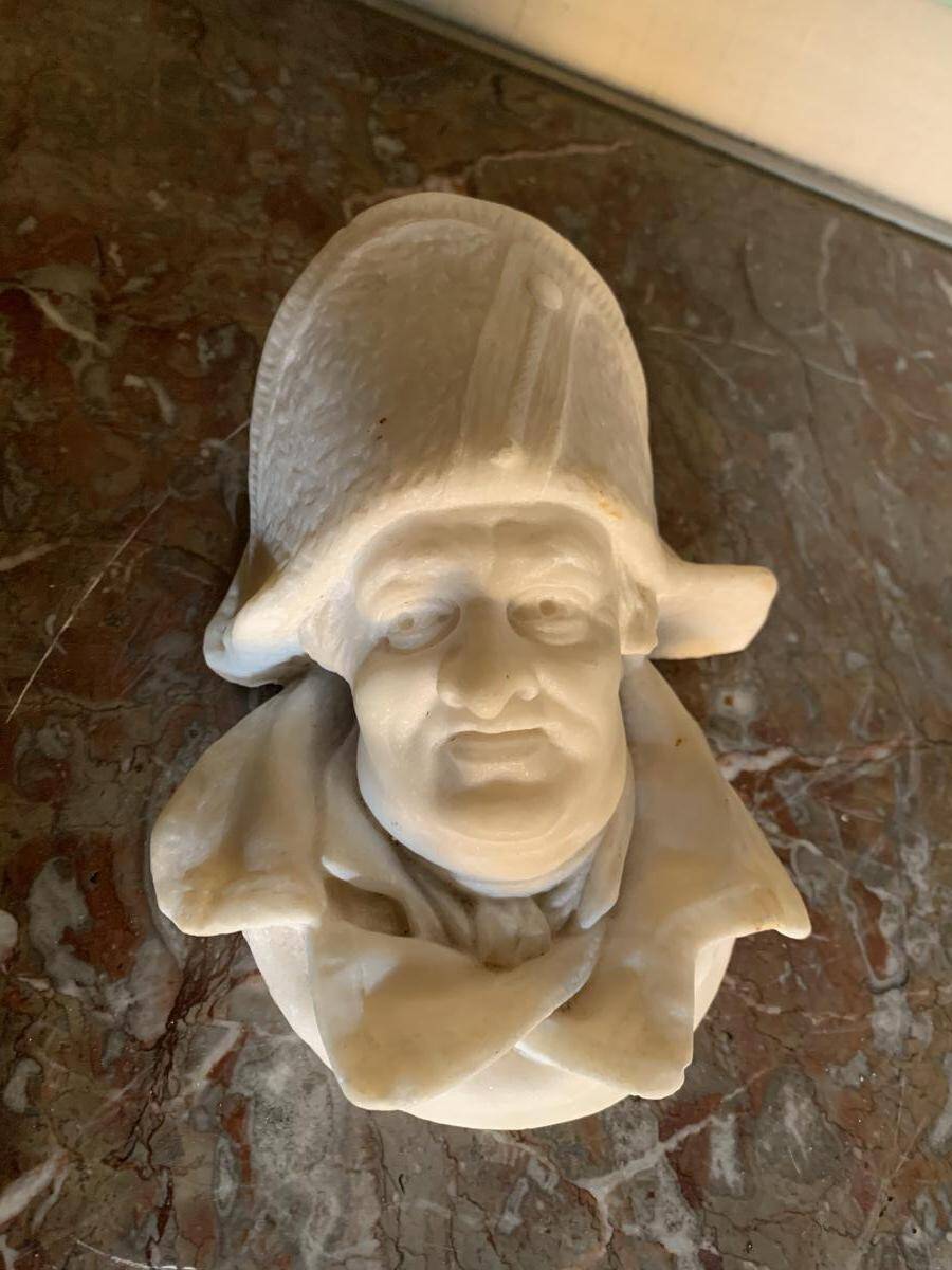 Marble sculpture, man's head in a hat.