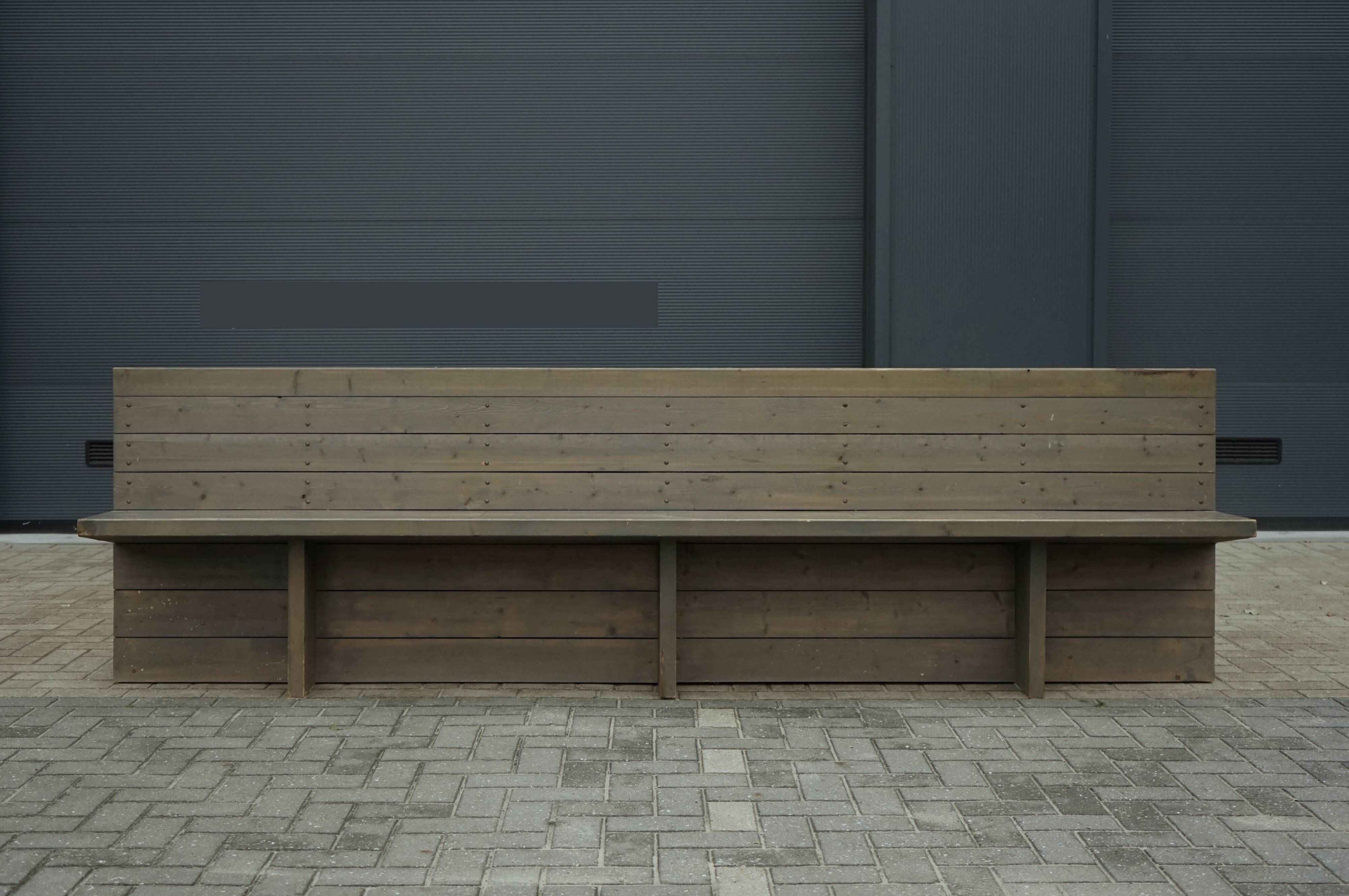Banc d'école Bossche par Dom Hans van der Laan, 1964