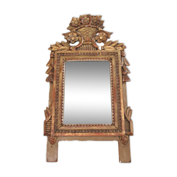 Small Louis XVI lady's mirror in carved and gilded wood.