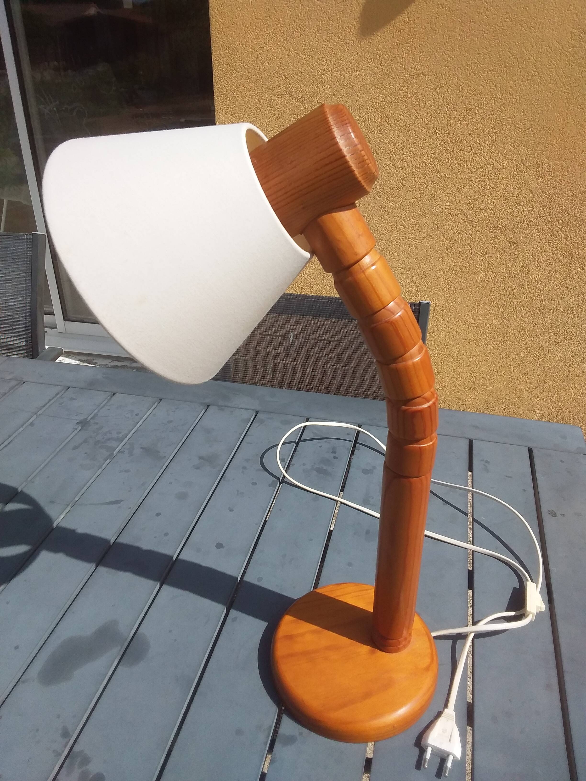 Vintage Scandinavian pine articulated lamp from the 60s and 70s.
