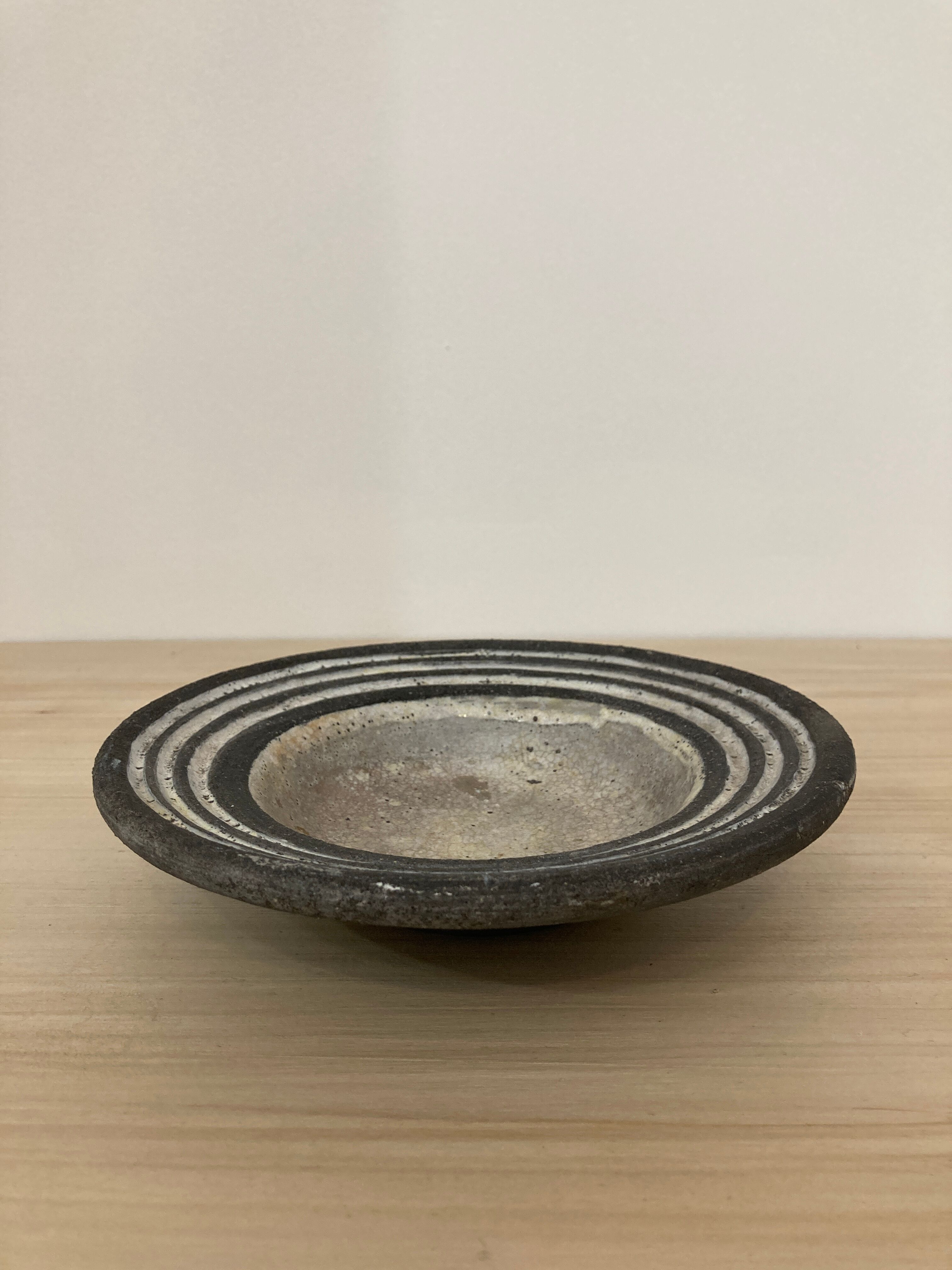 Plat creux en céramique noire