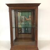 Showcase to be placed in oak