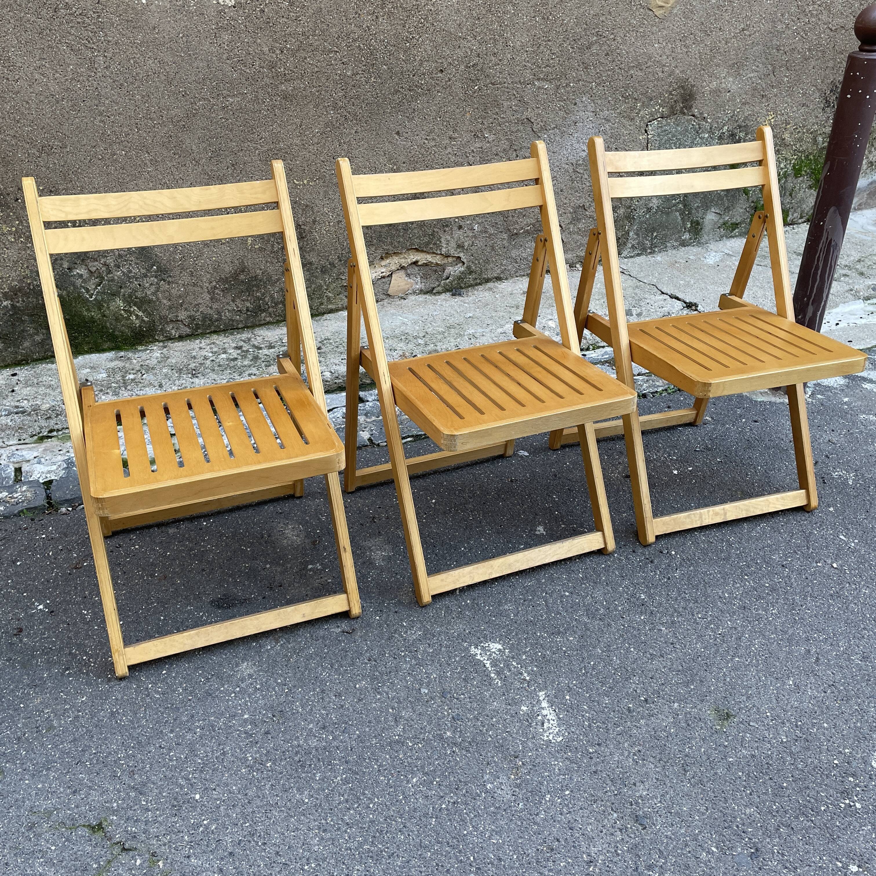 Lot 3 folding chairs vintage wood design
