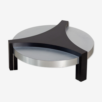 Round coffee table design 1970 in black and brushed aluminum