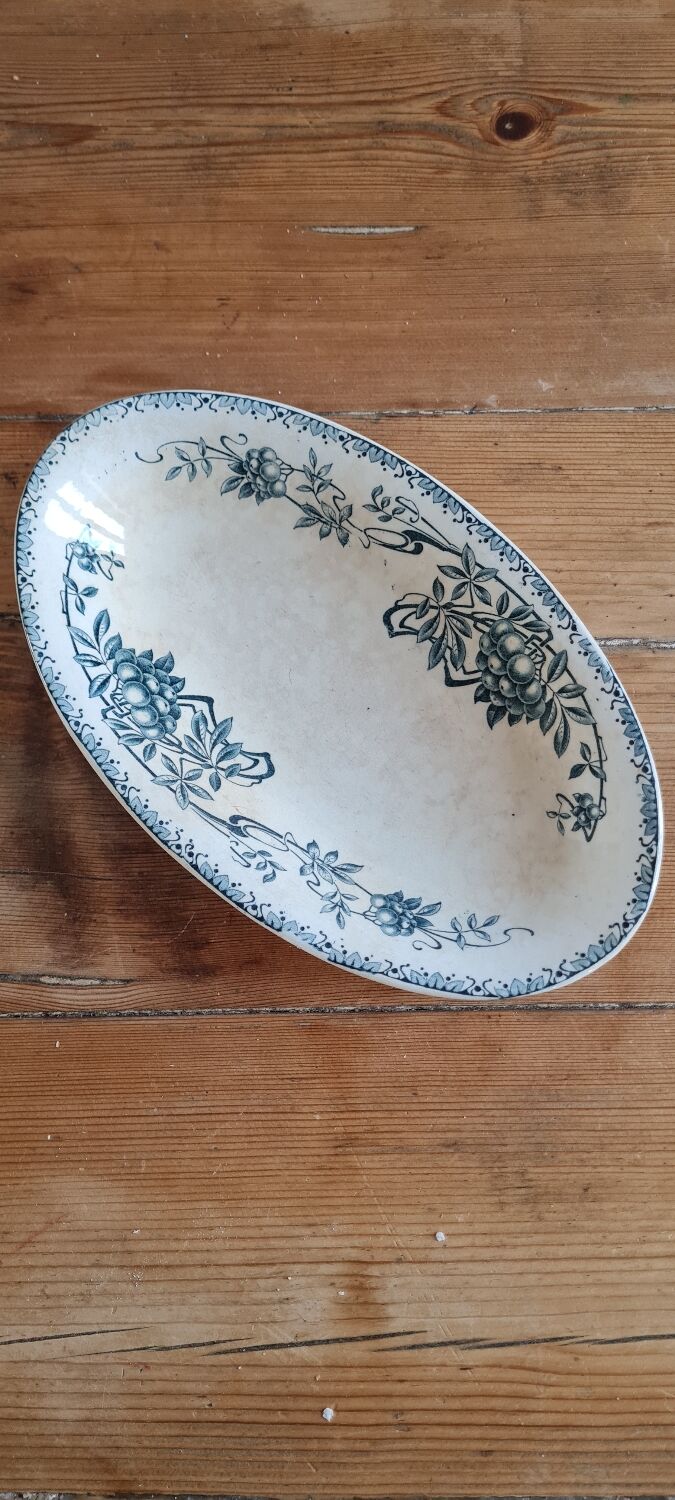 Oval serciviate dish