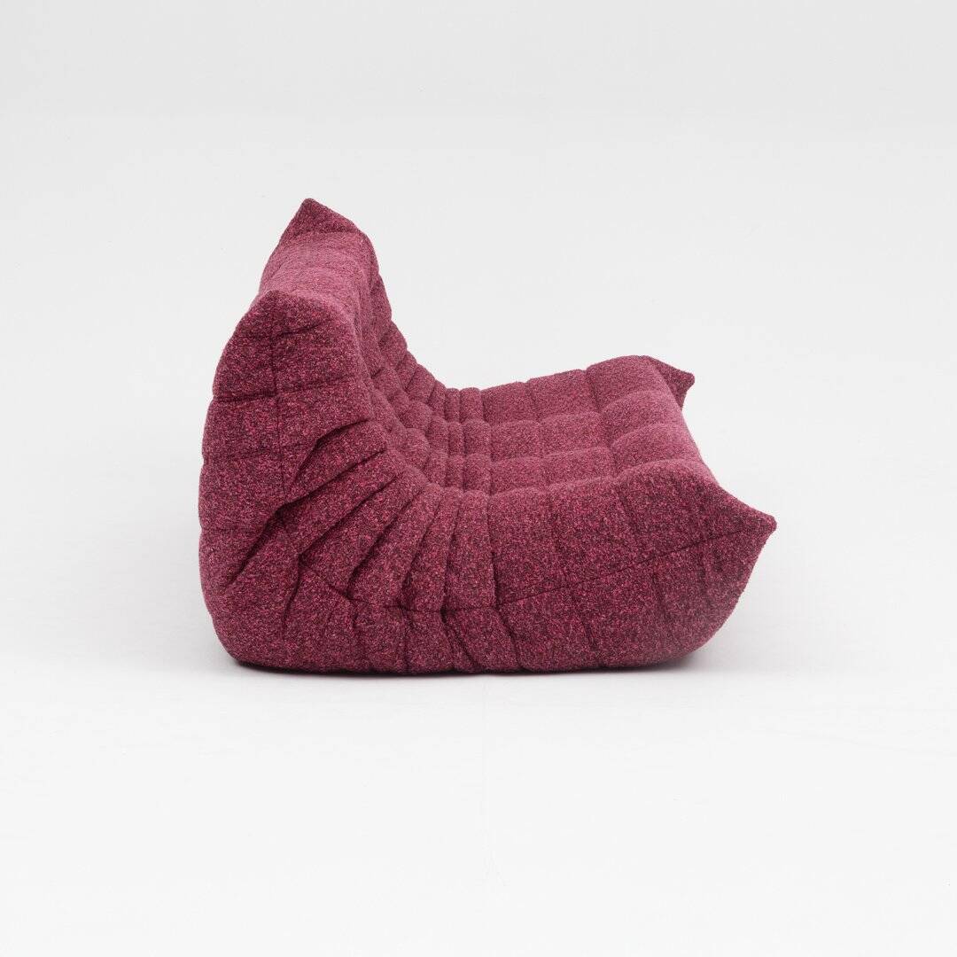 Canapé trois places Togo en bouclé bordeaux par Michel Ducaroy pour Ligne Roset