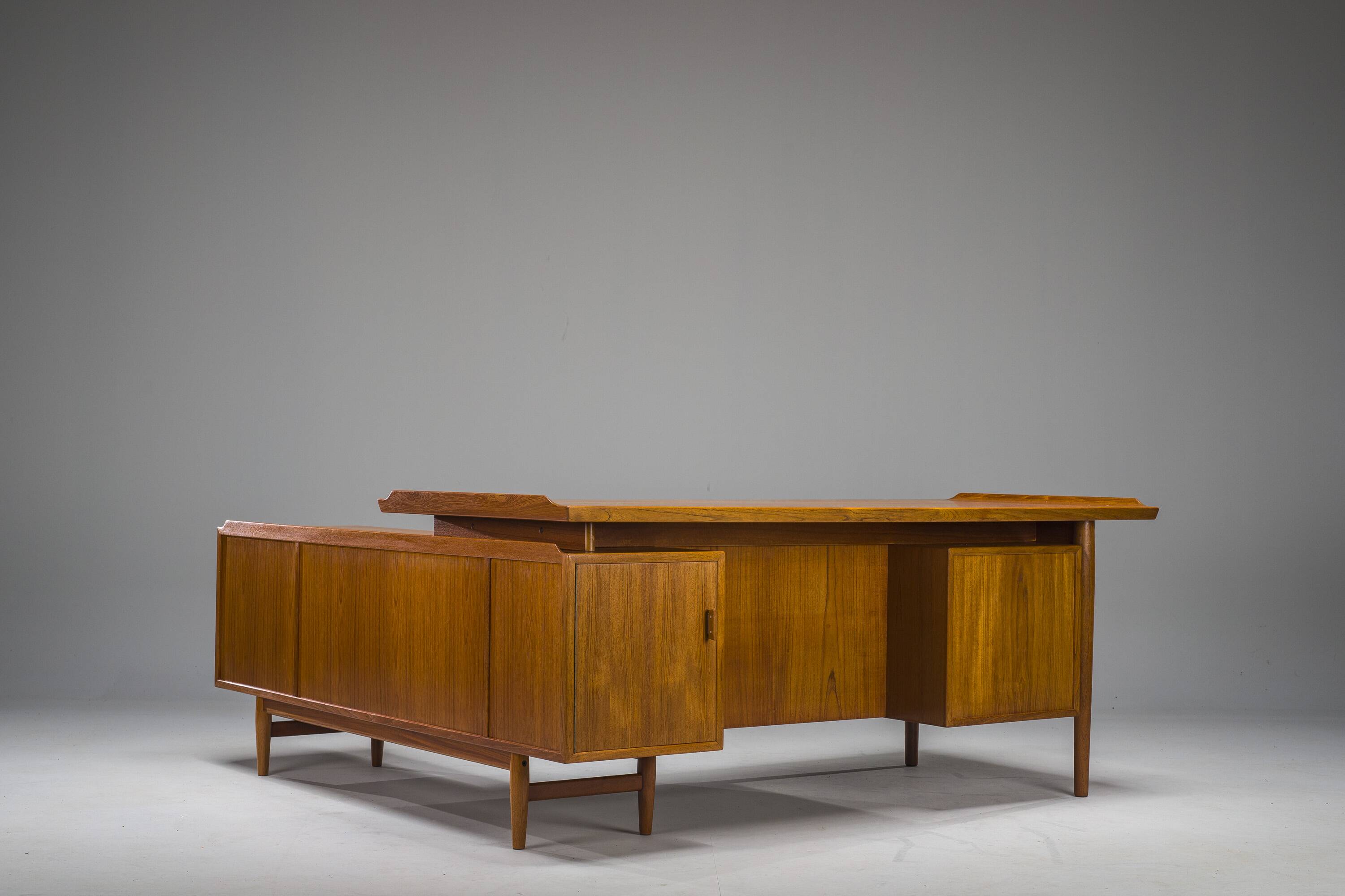 Executive Desk Model 209 in Teak by Arne Vodder for Sibast, 1955