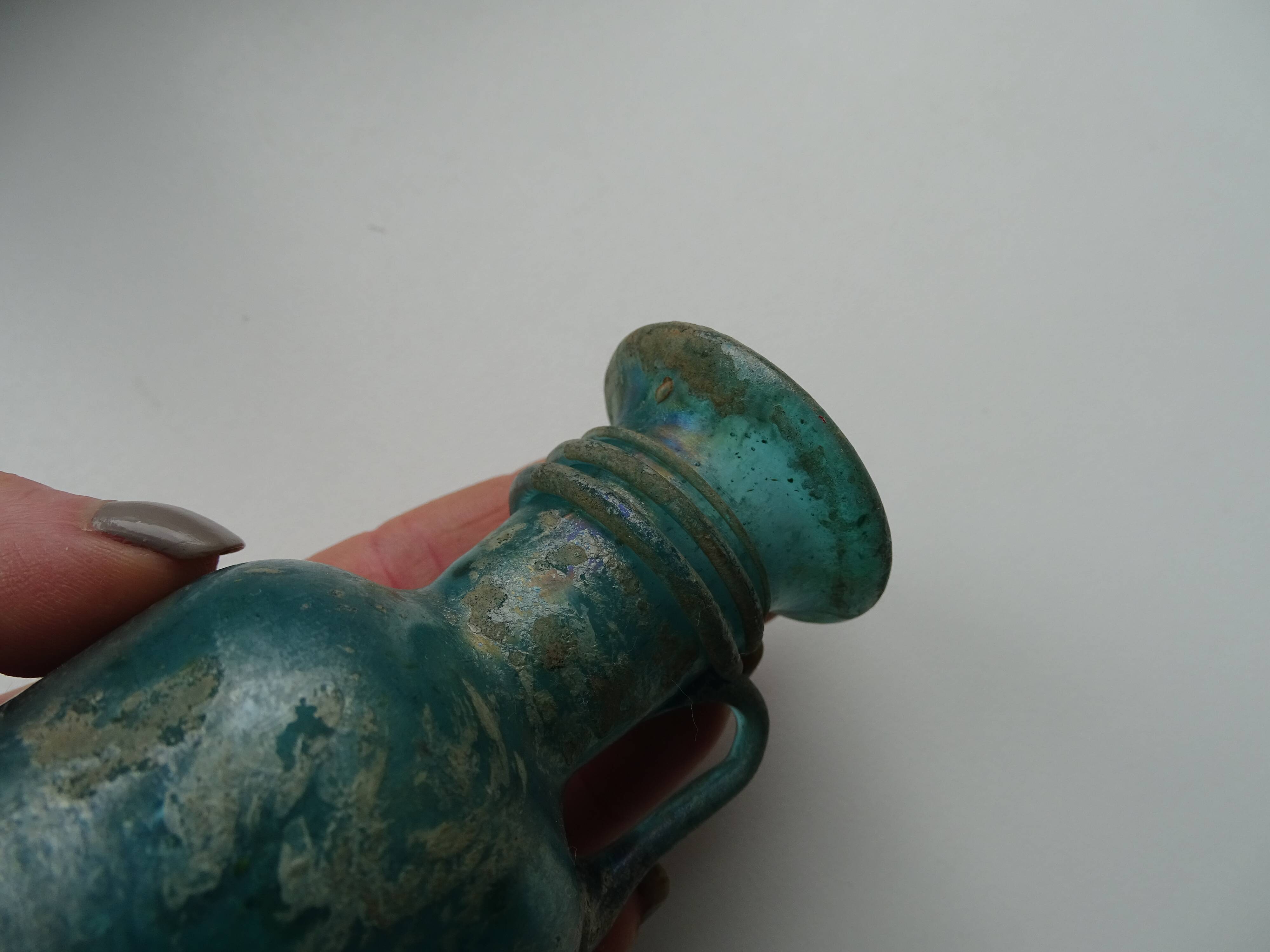 Ancient balsamaire Gallo Roman style iridescent glass paste