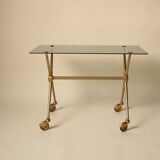 Table d’appoint en laiton et verre dans le style de Jacques Adnet