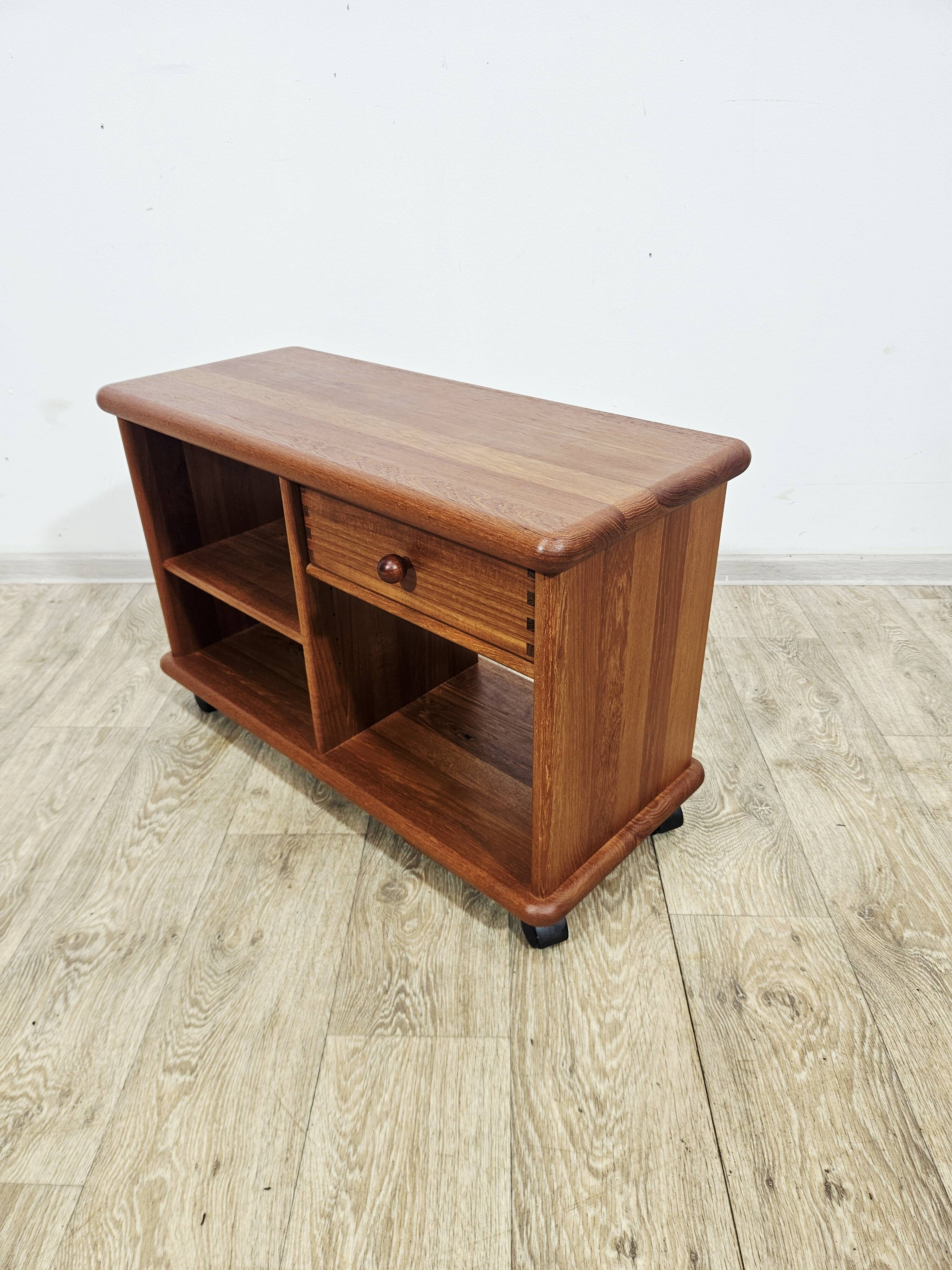 Meuble TV/Hi-Fi en teck unique – années 1970.
