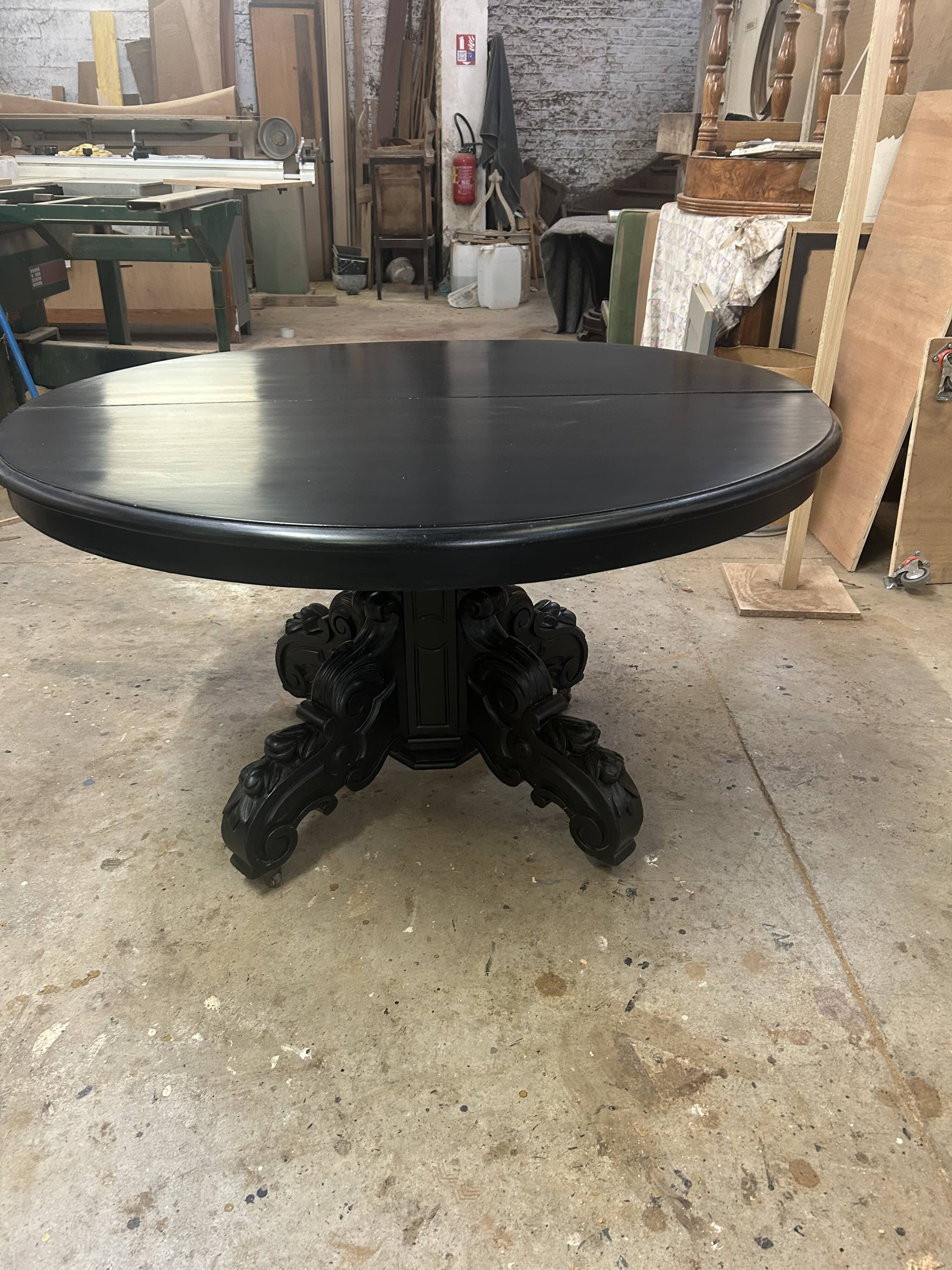 Extensible Napoleon III table
