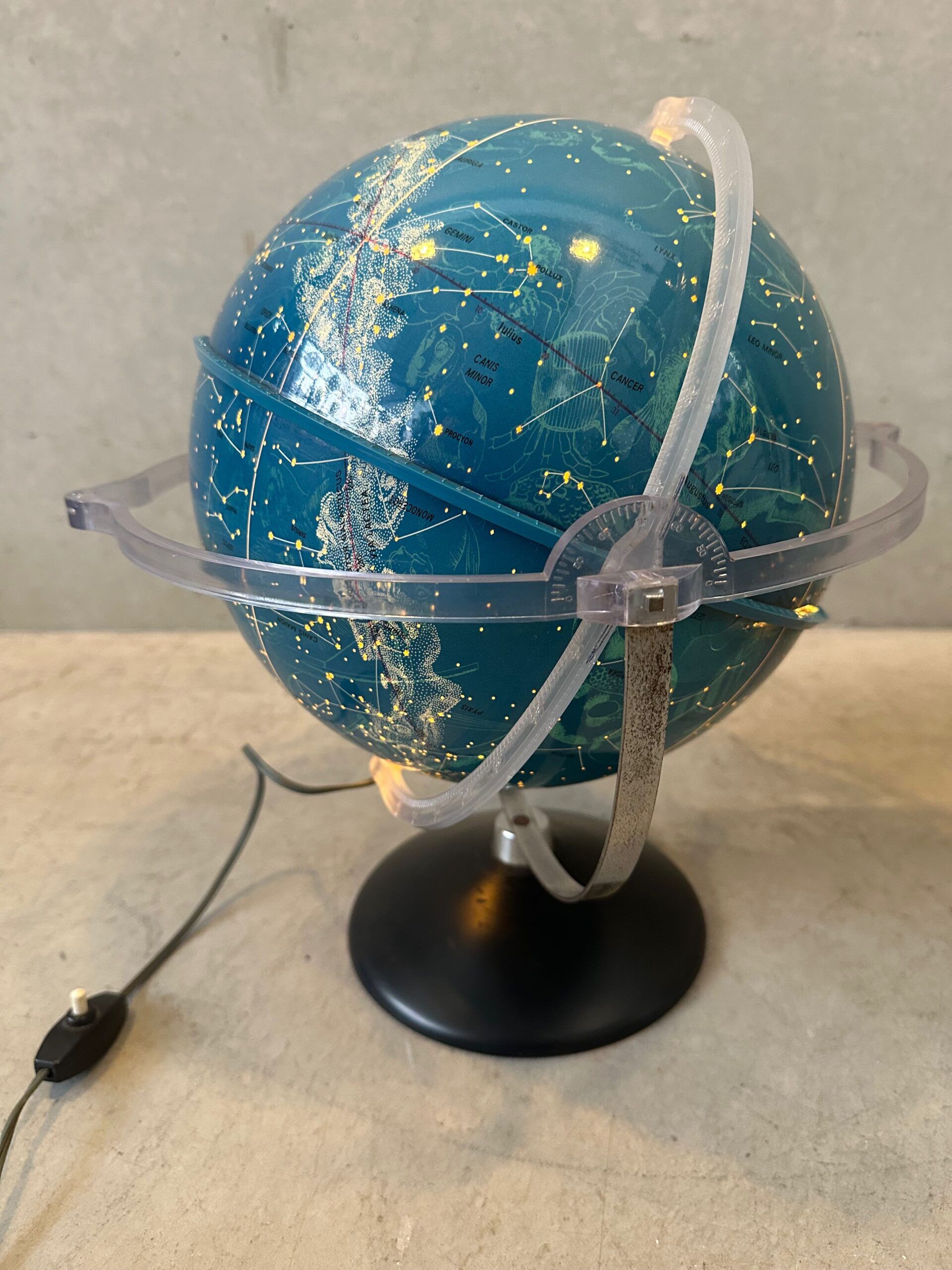 Globe céleste vintage – Alpha