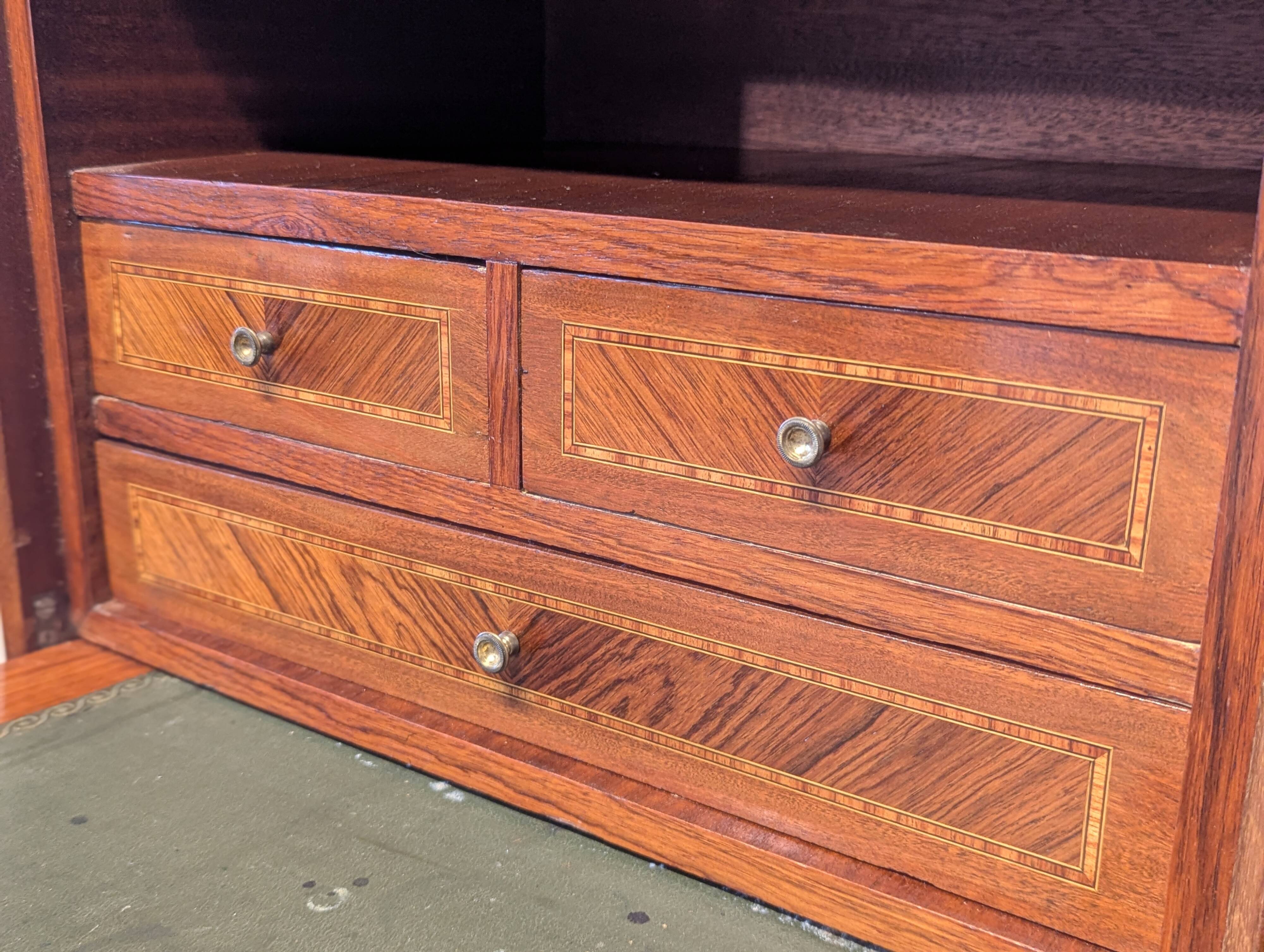 Secretaire style Louis XV en marqueterie
