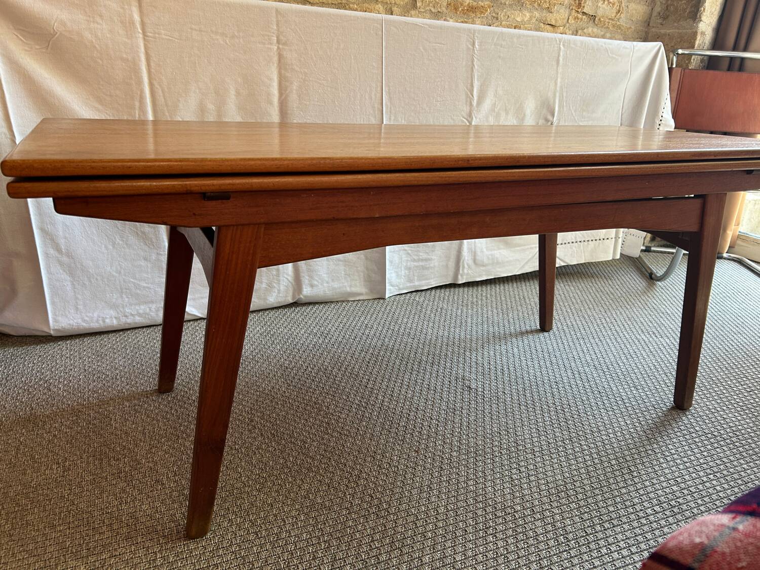 Scandinavian lift-up coffee table