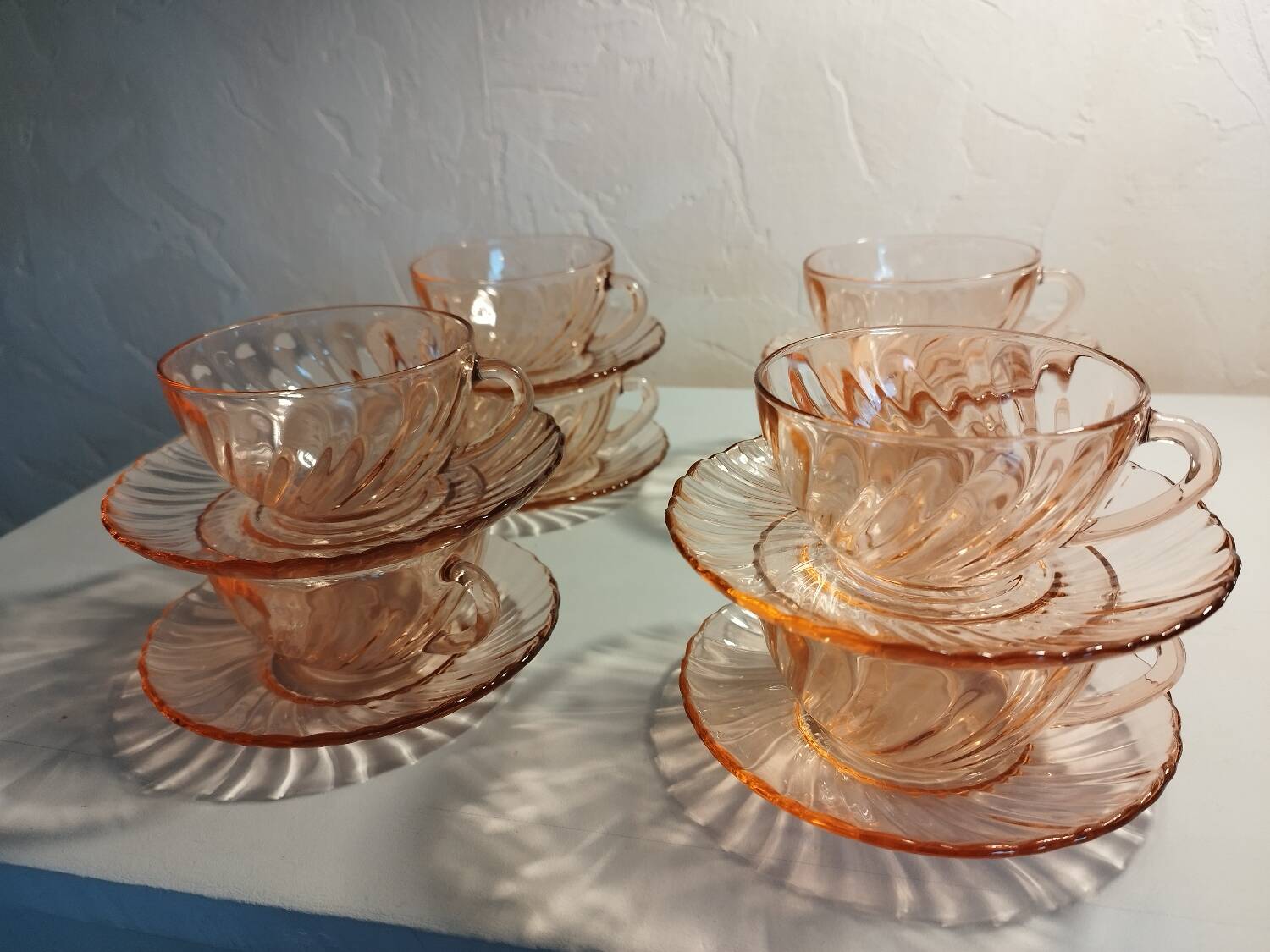 Set of 8 pink glass cups