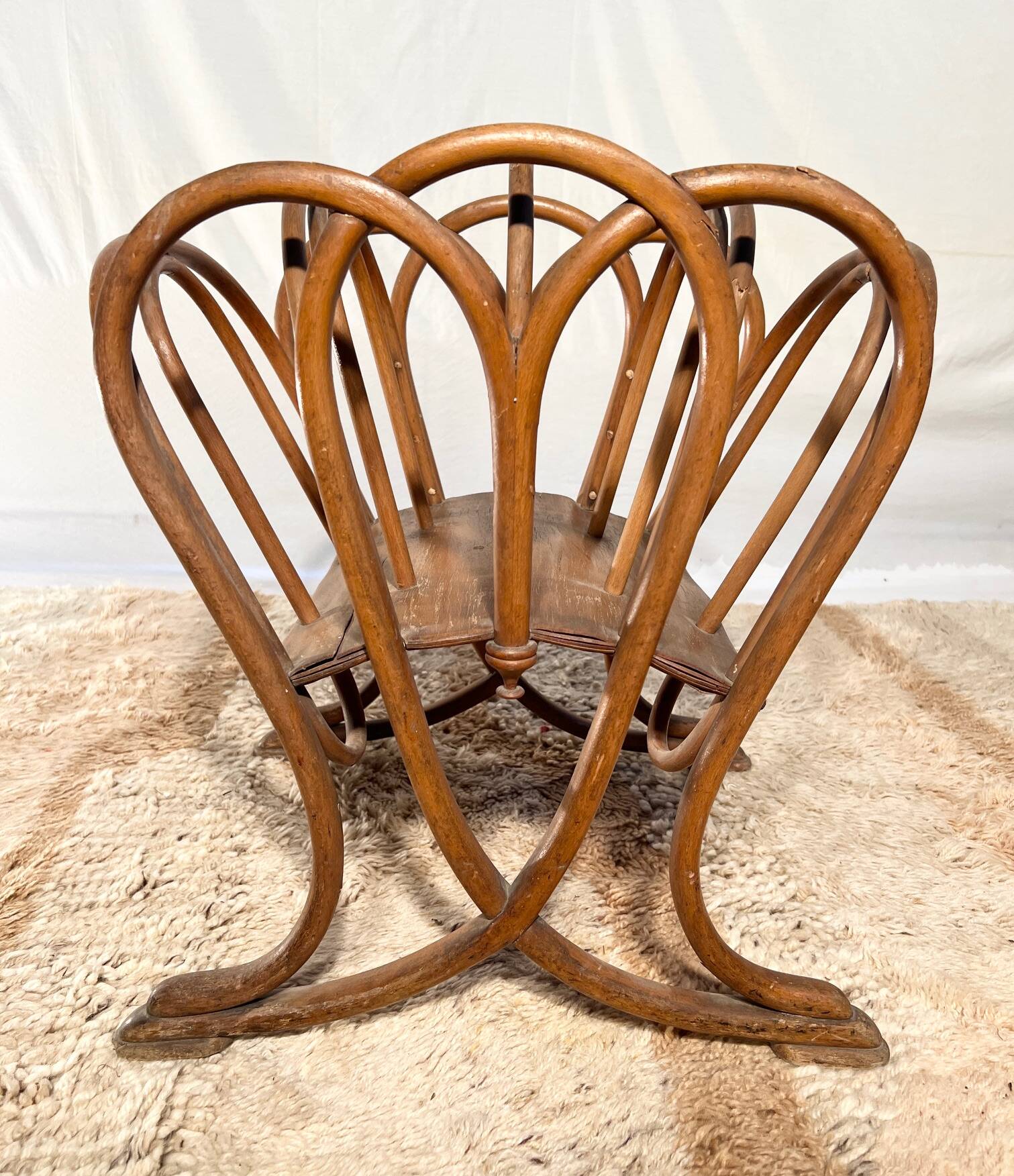 Art Nouveau sheet music or magazine holder, circa 1900, Thonet, turned beech wood