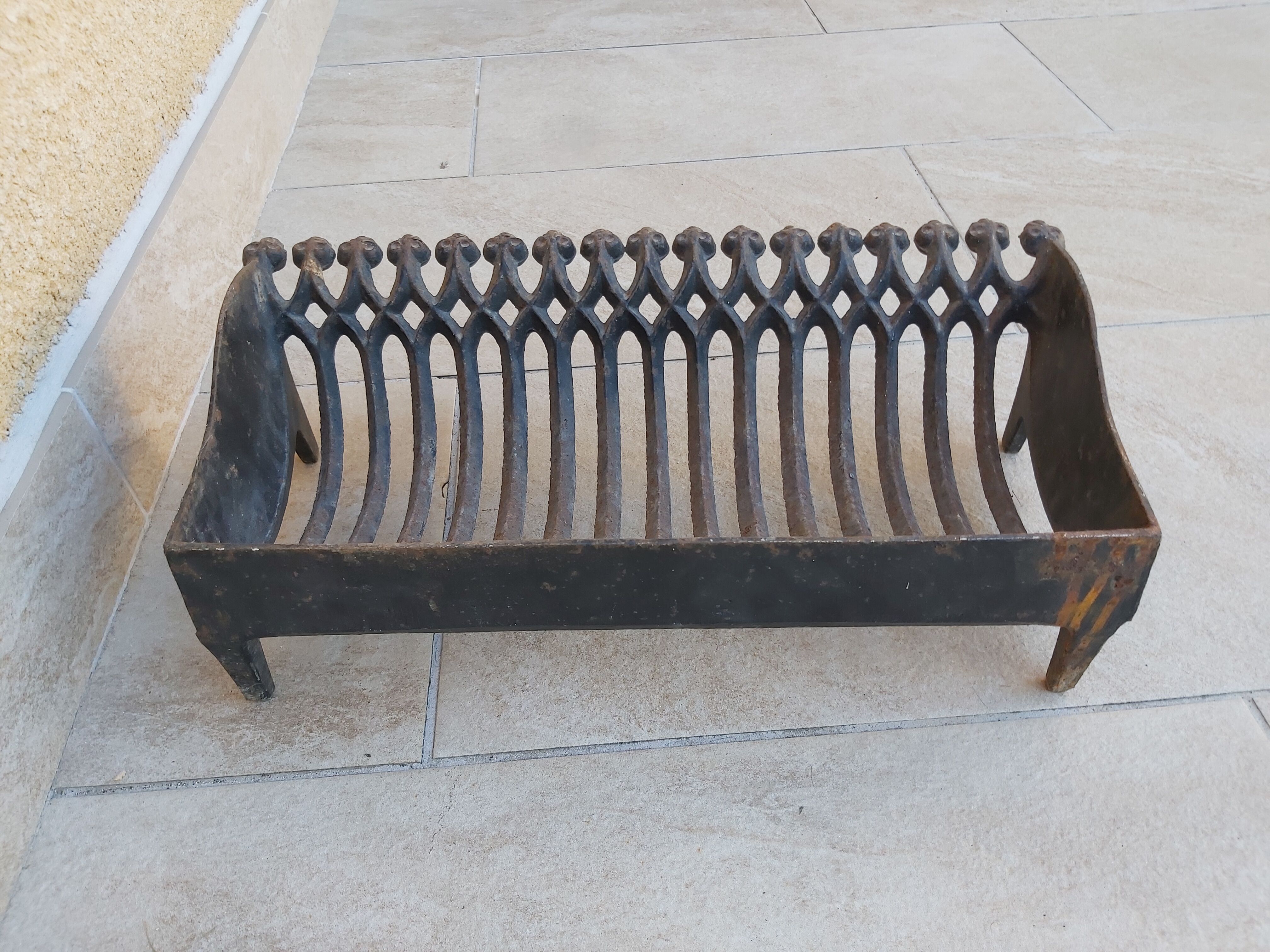 Cast iron log holder La Picarde