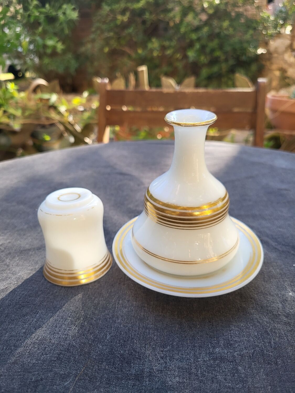 Night service in opaline Miniature dinette