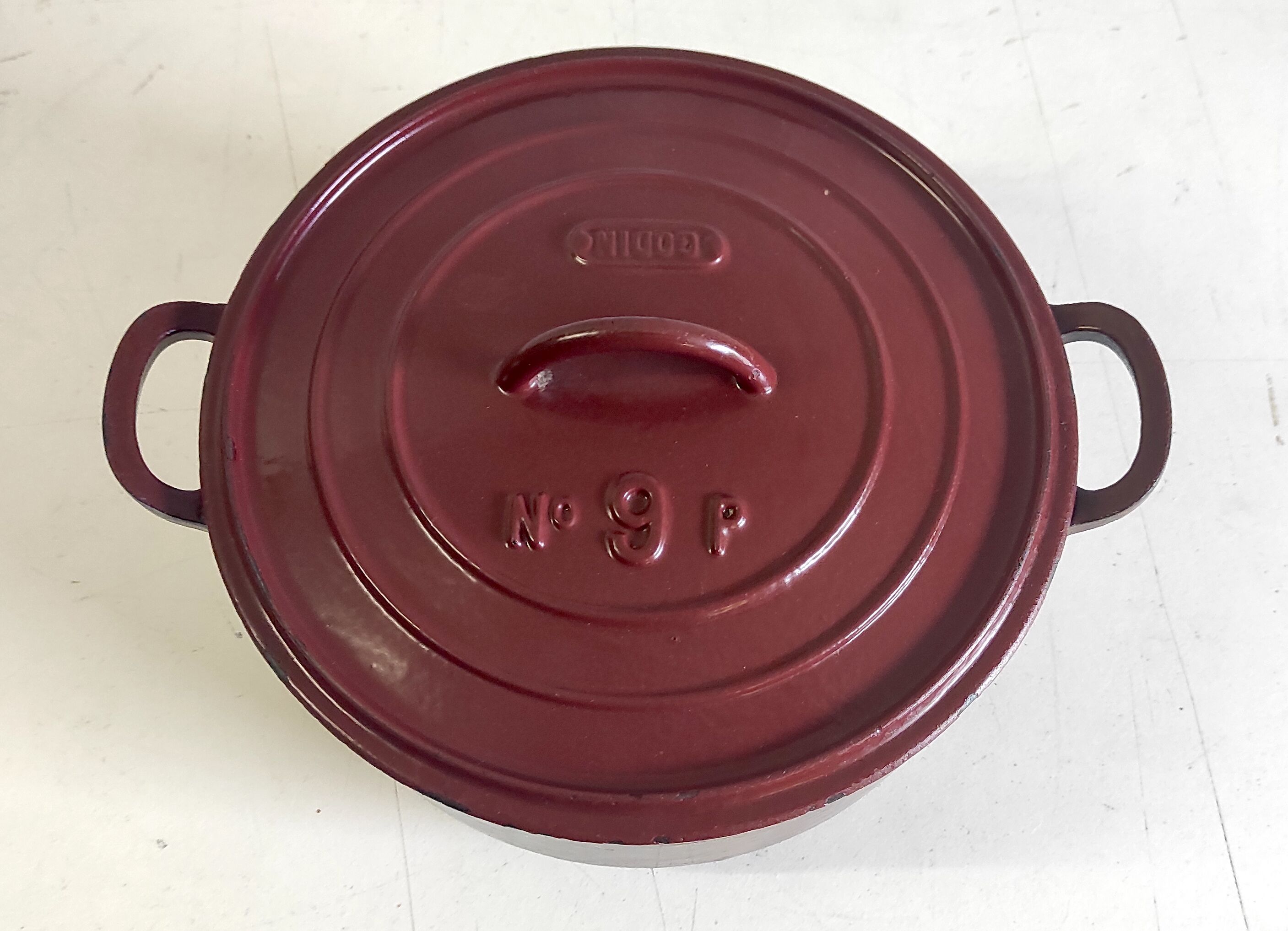 Enamelled cast iron casserole by Godin model n°9p – 40s/50s