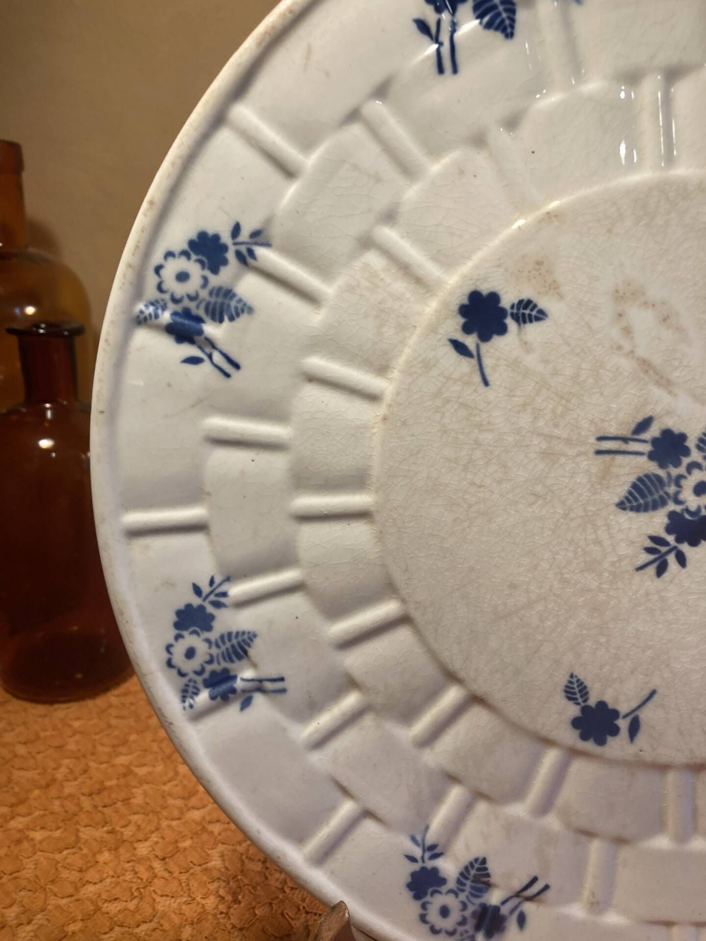 Assiette de service terre de fer Saint Amand