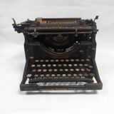 Old typewriter Underwood azerty