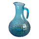 Carafe en verre moulé bleu
